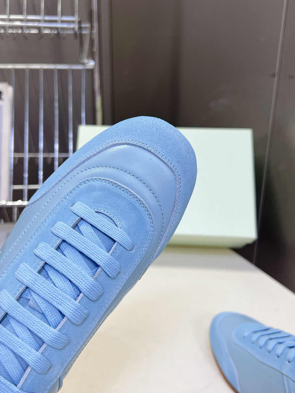 BURBERRY 26S LOW TOP SNEAKERS IN BLUE CALFSKIN AND SUEDE