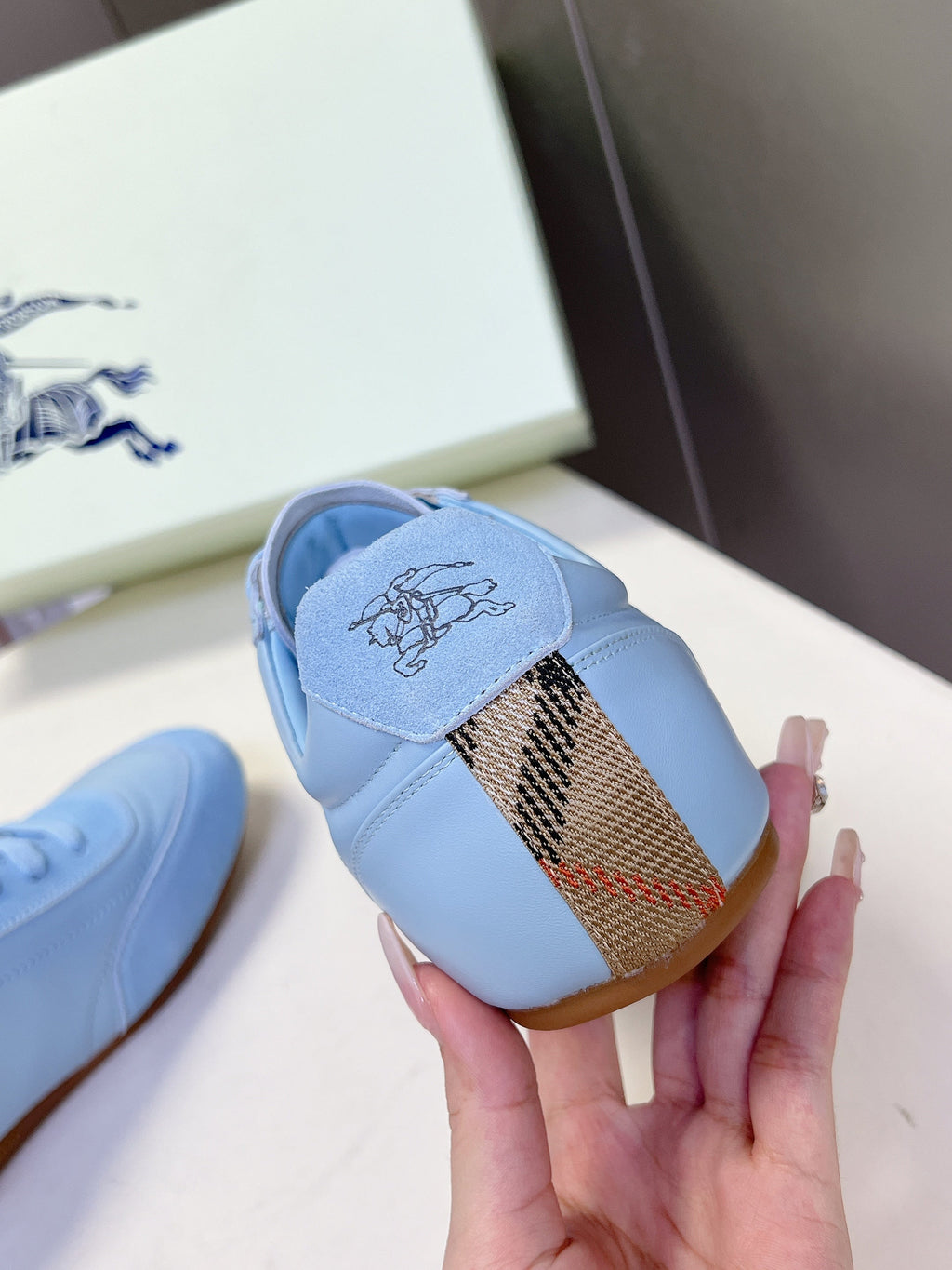 BURBERRY 26S LOW TOP SNEAKERS IN BLUE CALFSKIN AND SUEDE