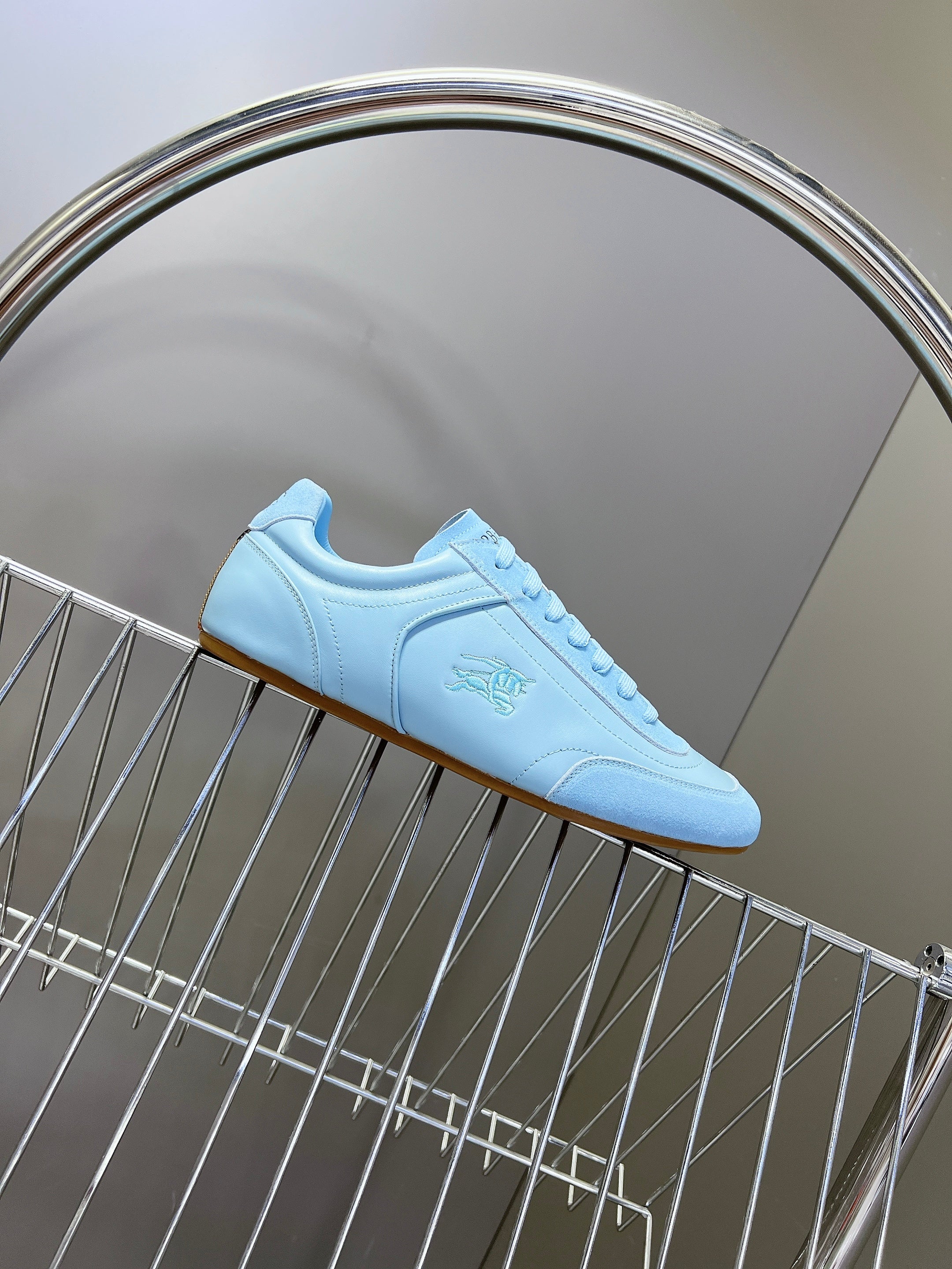 BURBERRY 26S LOW TOP SNEAKERS IN BLUE CALFSKIN AND SUEDE