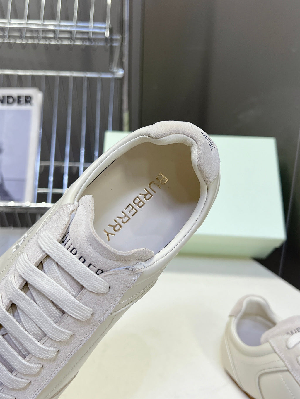 BURBERRY 26S LOW TOP SNEAKERS IN IVORY WHITE CALFSKIN AND SUEDE