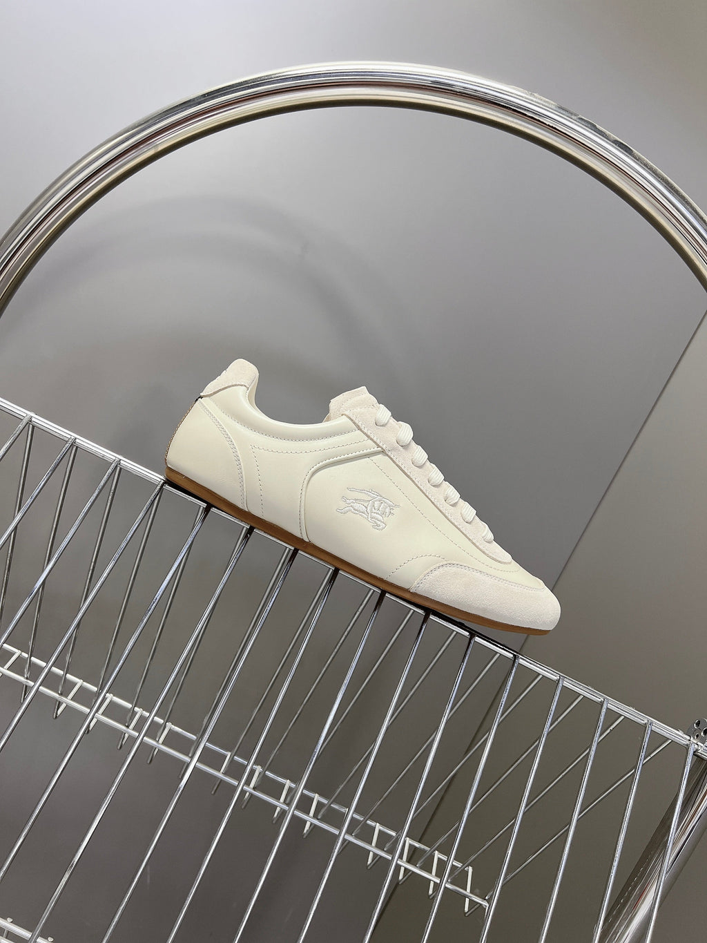 BURBERRY 26S LOW TOP SNEAKERS IN IVORY WHITE CALFSKIN AND SUEDE