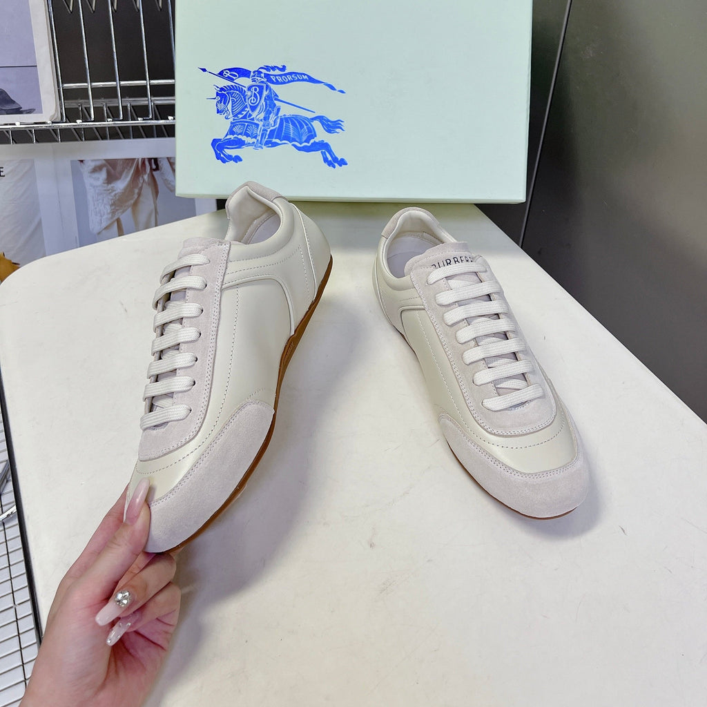 BURBERRY 26S LOW TOP SNEAKERS IN IVORY WHITE CALFSKIN AND SUEDE