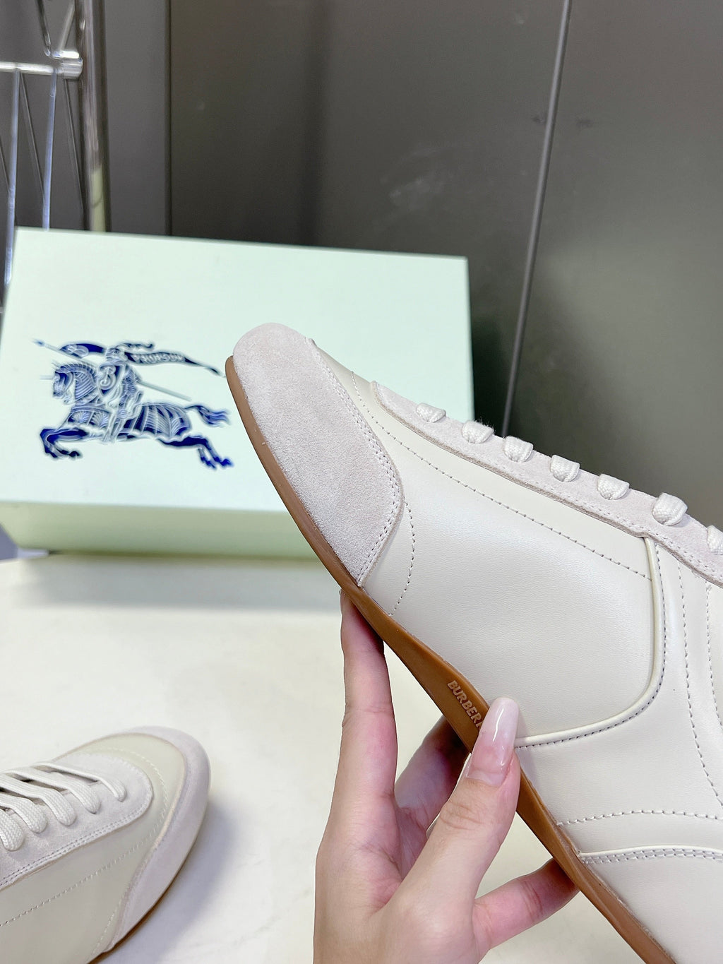BURBERRY 26S LOW TOP SNEAKERS IN IVORY WHITE CALFSKIN AND SUEDE