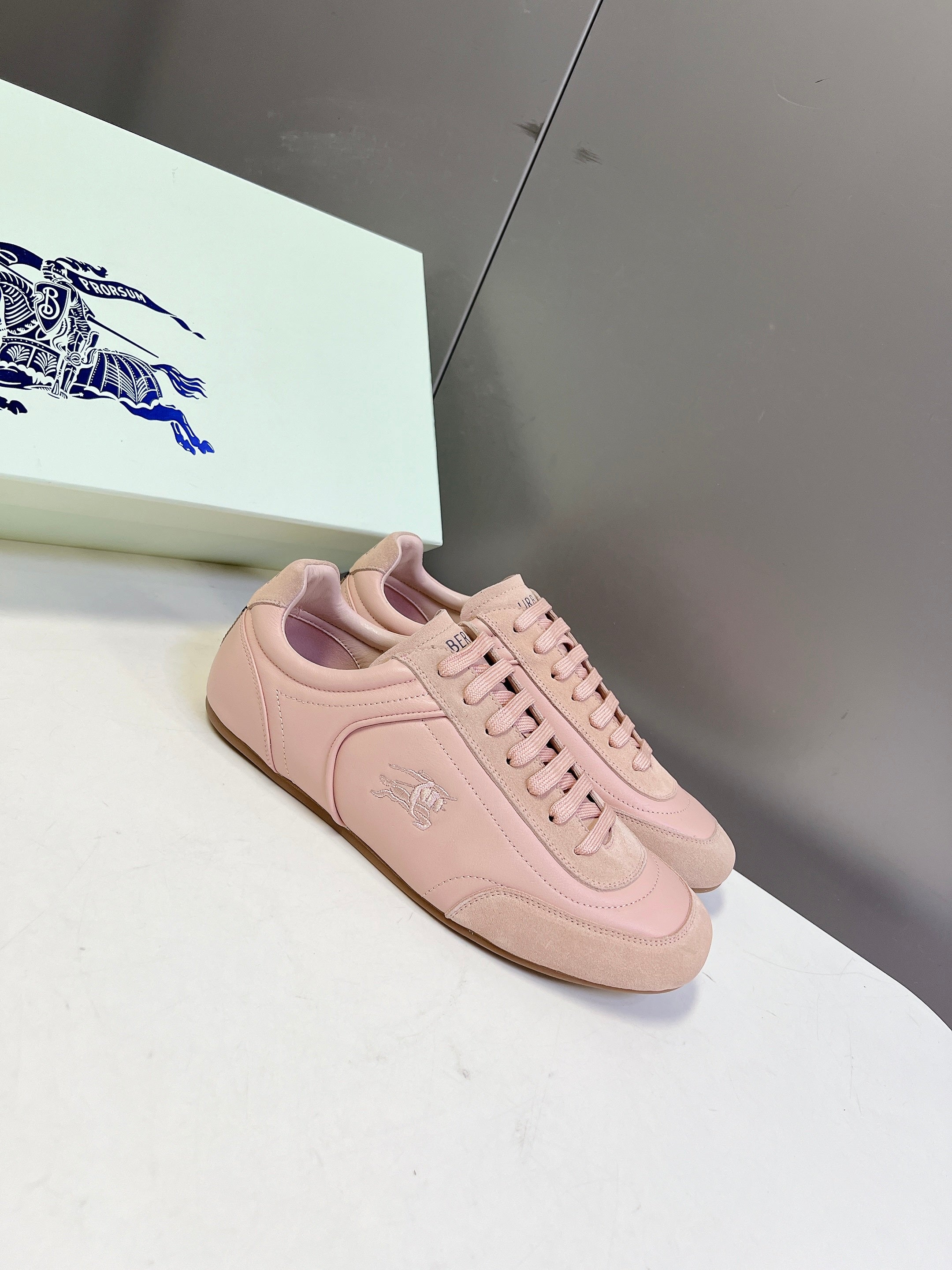BURBERRY 26S LOW TOP SNEAKERS IN LIGHT PINK CALFSKIN AND SUEDE