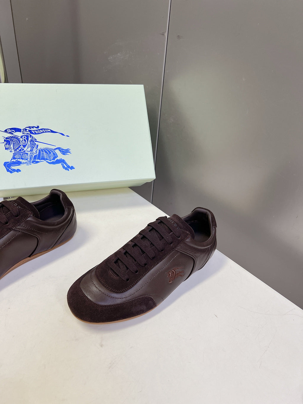BURBERRY 26S LOW TOP SNEAKERS IN DARK BROWN CALFSKIN AND SUEDE