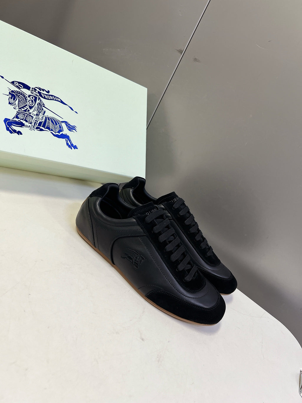 BURBERRY 26S LOW TOP SNEAKERS IN BLACK CALFSKIN AND SUEDE