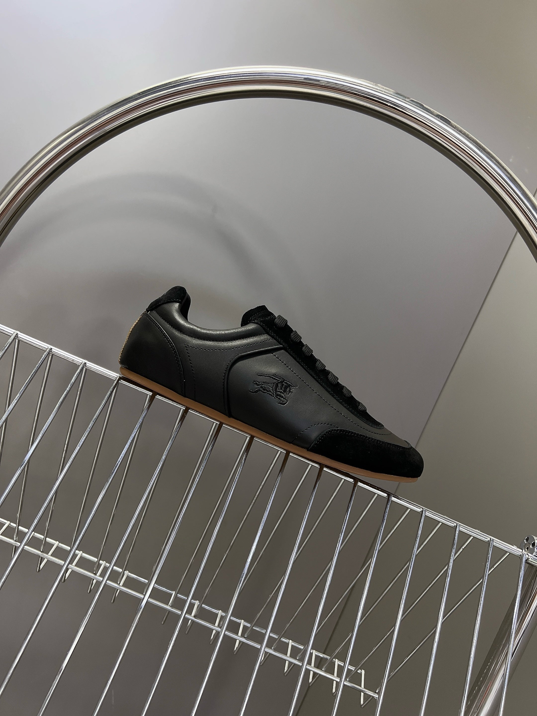 BURBERRY 26S LOW TOP SNEAKERS IN BLACK CALFSKIN AND SUEDE