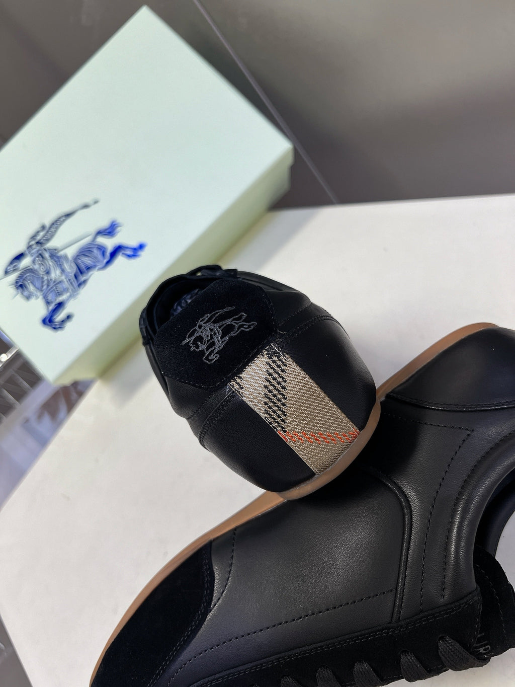 BURBERRY 26S LOW TOP SNEAKERS IN BLACK CALFSKIN AND SUEDE