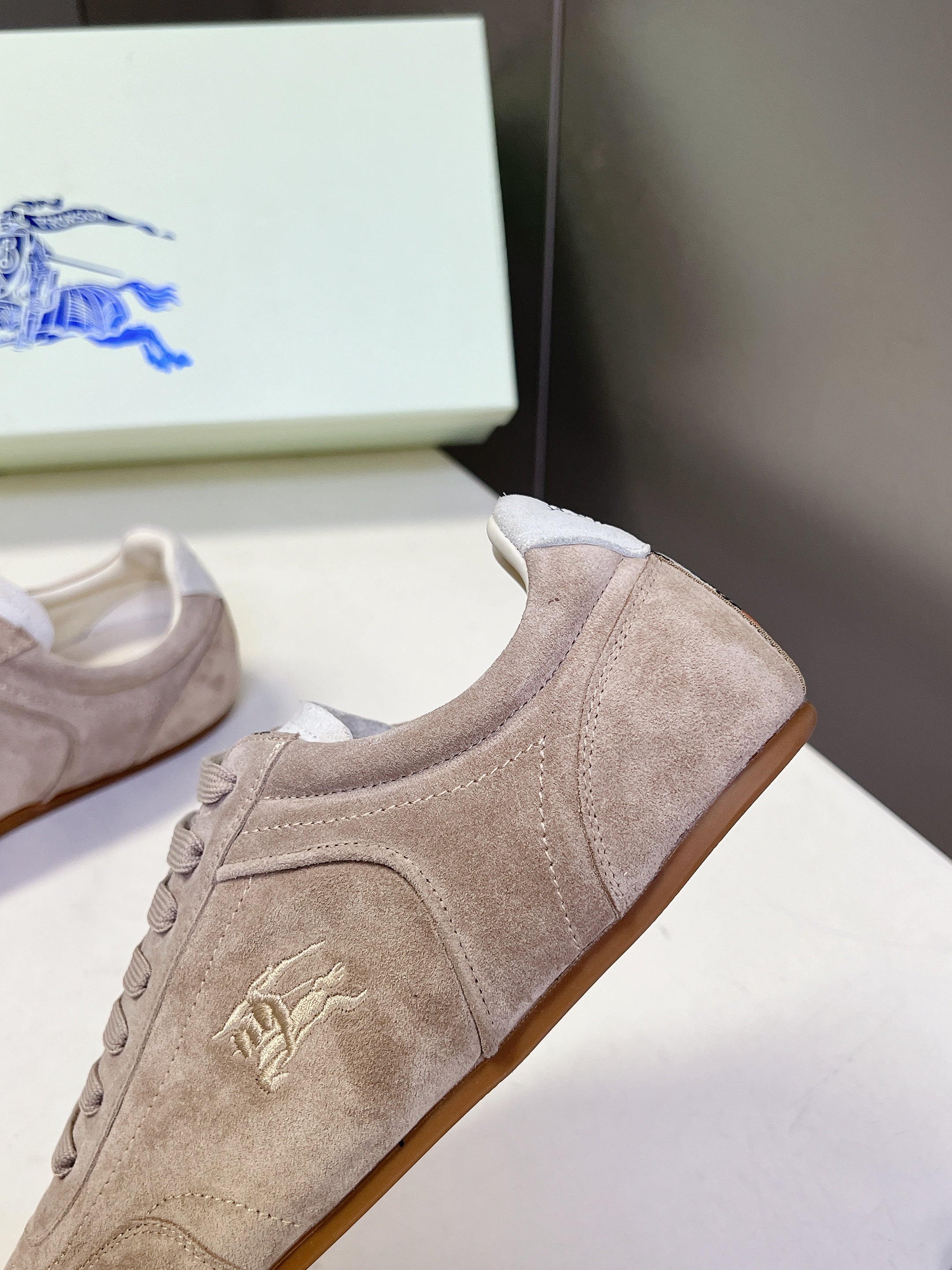 BURBERRY 26S LOW TOP SNEAKERS IN TAUPE BEIGE SUEDE
