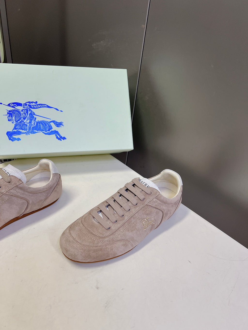 BURBERRY 26S LOW TOP SNEAKERS IN TAUPE BEIGE SUEDE