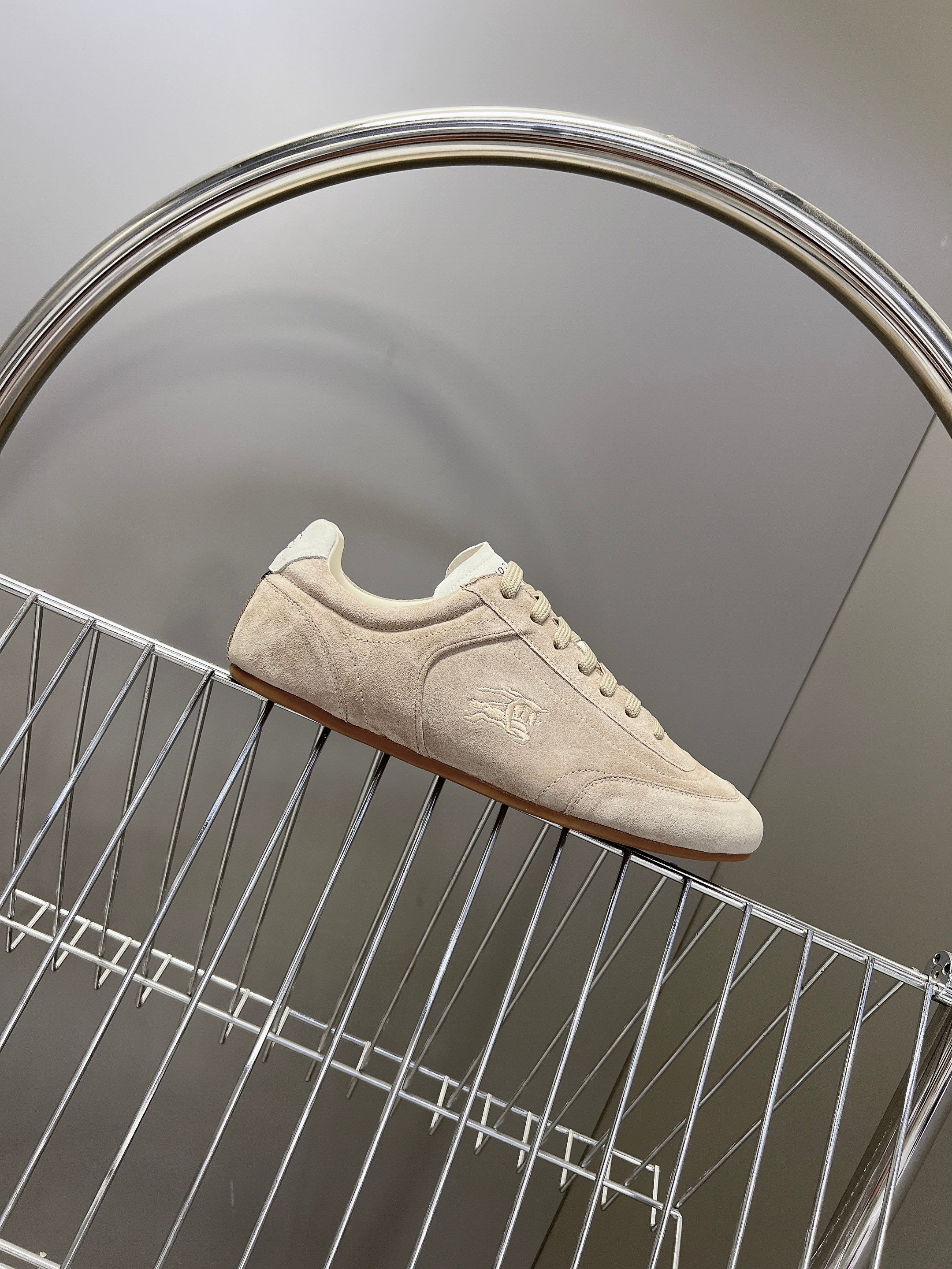 BURBERRY 26S LOW TOP SNEAKERS IN TAUPE BEIGE SUEDE