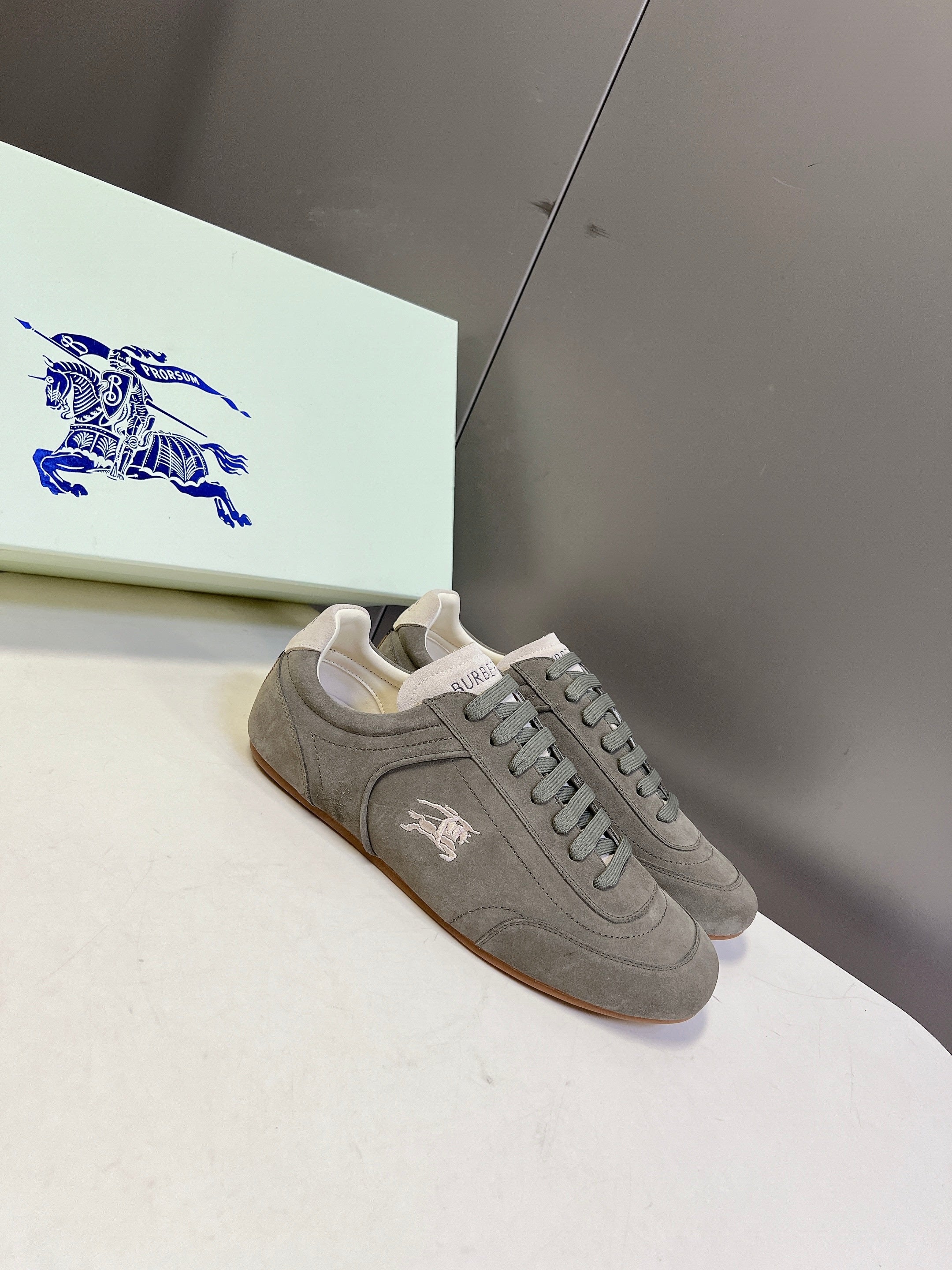 BURBERRY 26S LOW TOP SNEAKERS IN ASH GREY SUEDE