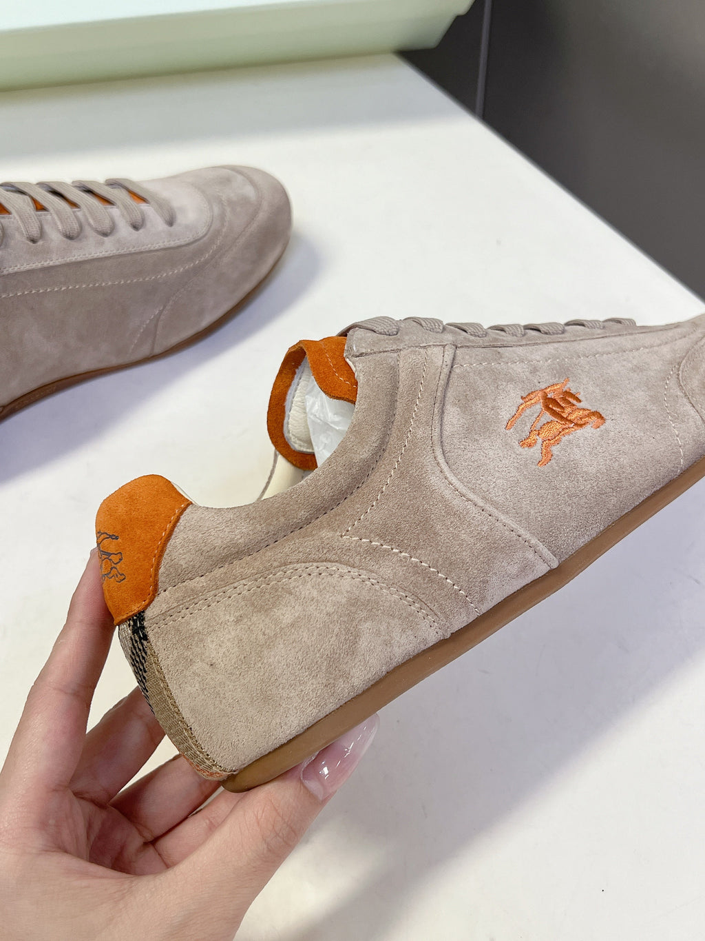 BURBERRY 26S LOW TOP SNEAKERS IN BEIGE AND ORANGE SUEDE