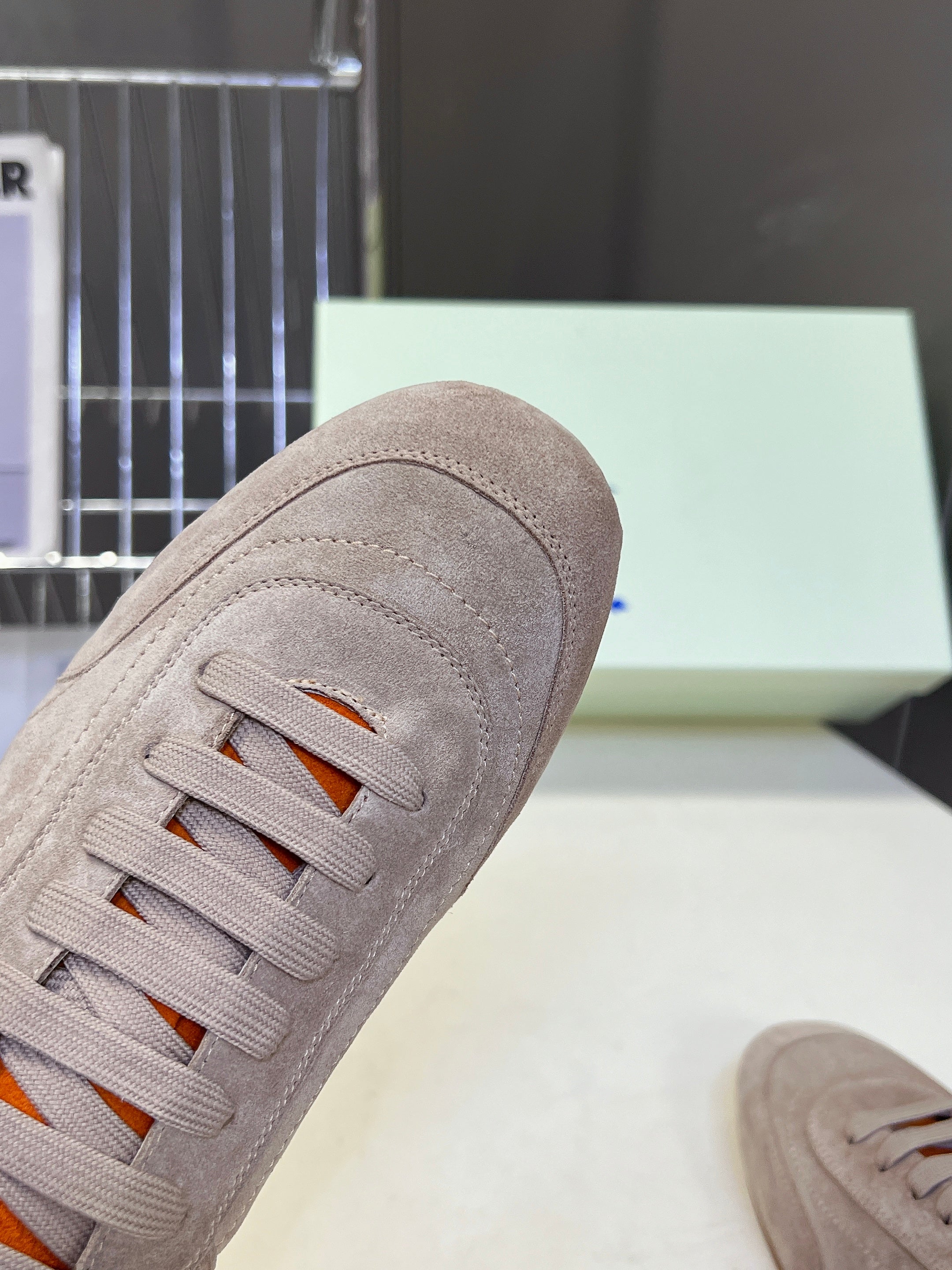 BURBERRY 26S LOW TOP SNEAKERS IN BEIGE AND ORANGE SUEDE