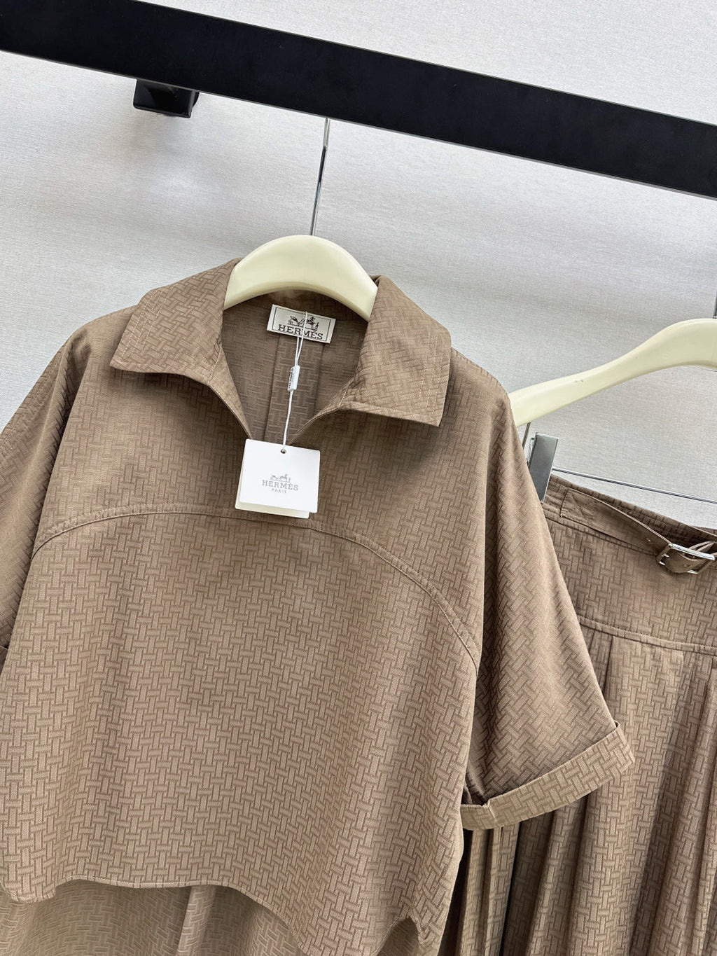 HERMES 26S SHIRT AND SKIRT SET 523