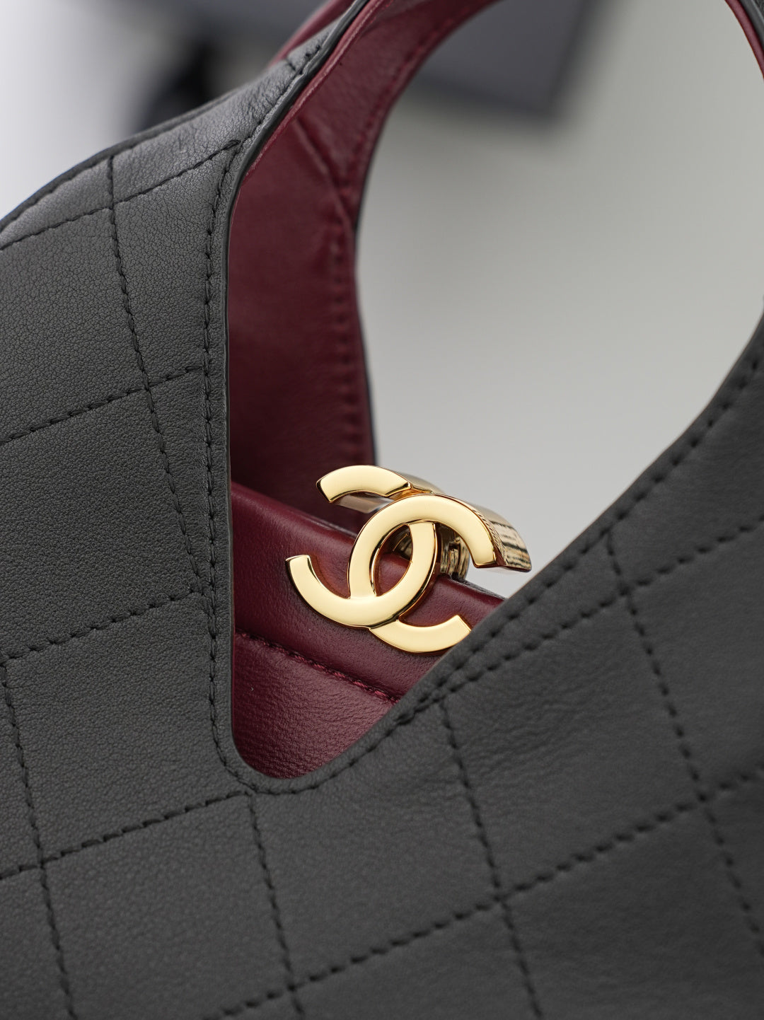 CHANEL 26S SHOPPING BAG MEDIUM 23 IN BLACK LAMBSKIN GOLD HARDWARE