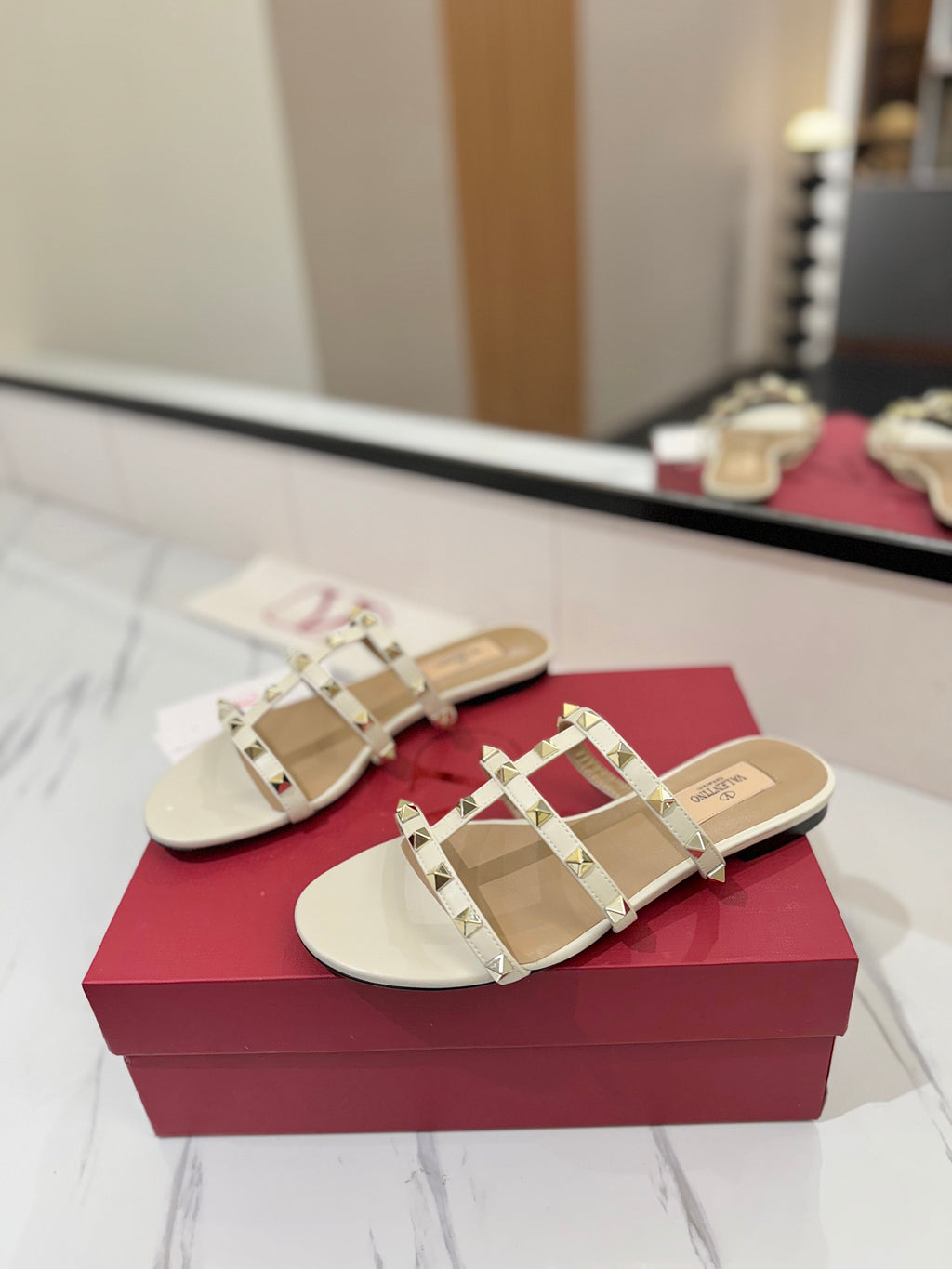 VALENTINO 26S SANDALS IN CREAM WHITE CALFSKIN WITH GOLD STUDS
