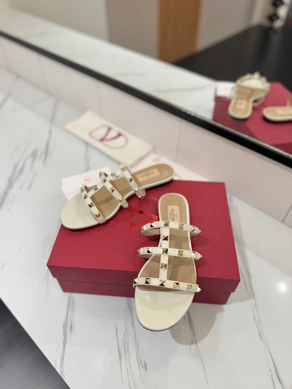 VALENTINO 26S SANDALS IN CREAM WHITE CALFSKIN WITH GOLD STUDS