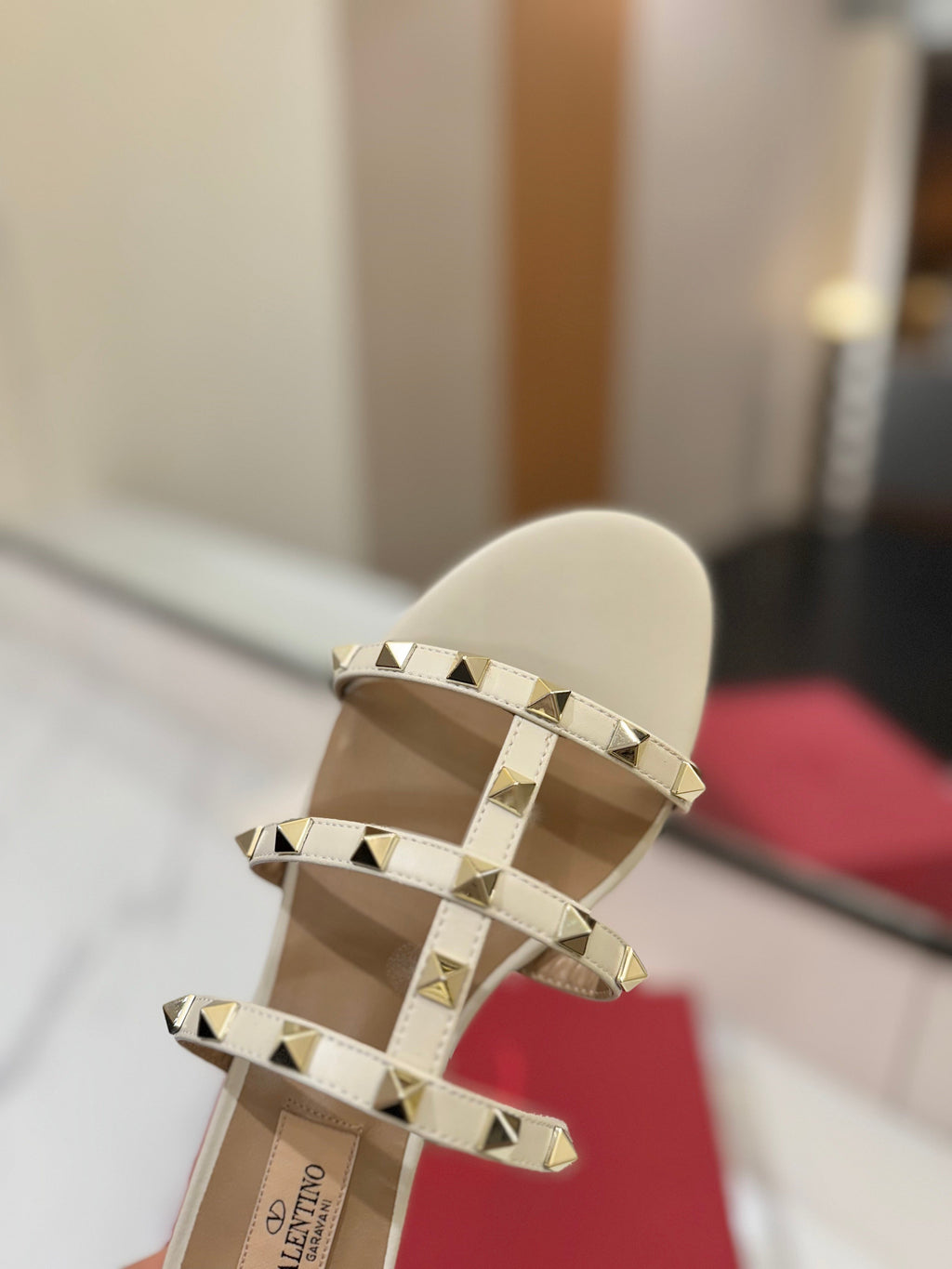 VALENTINO 26S SANDALS IN CREAM WHITE CALFSKIN WITH GOLD STUDS