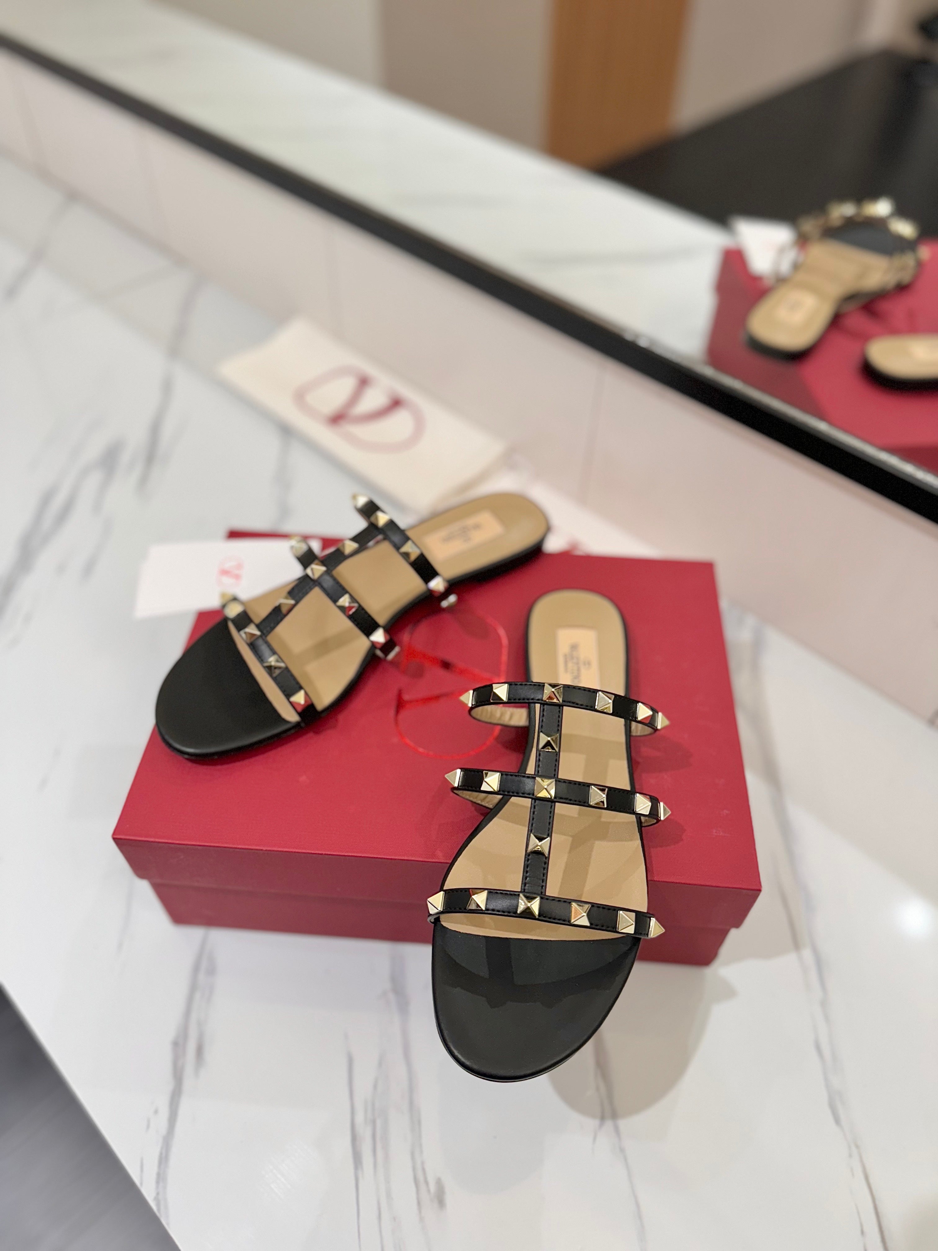 VALENTINO 26S SANDALS IN BLACK CALFSKIN WITH GOLD STUDS