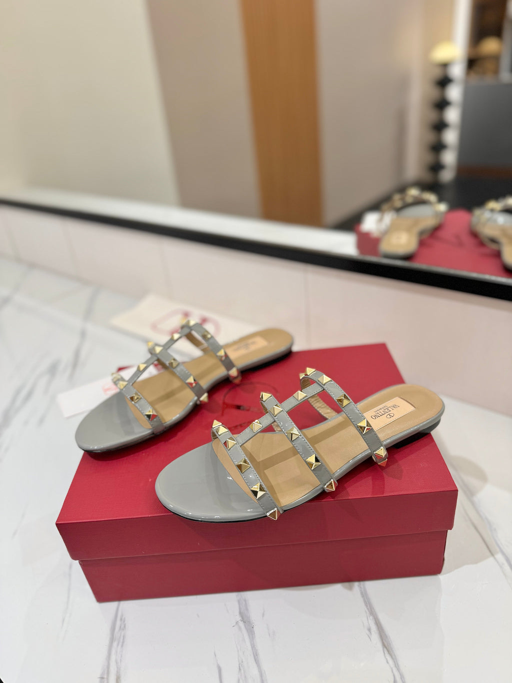 VALENTINO 26S SANDALS IN LIGHT GREY PATENT CALFSKIN WITH GOLD STUDS