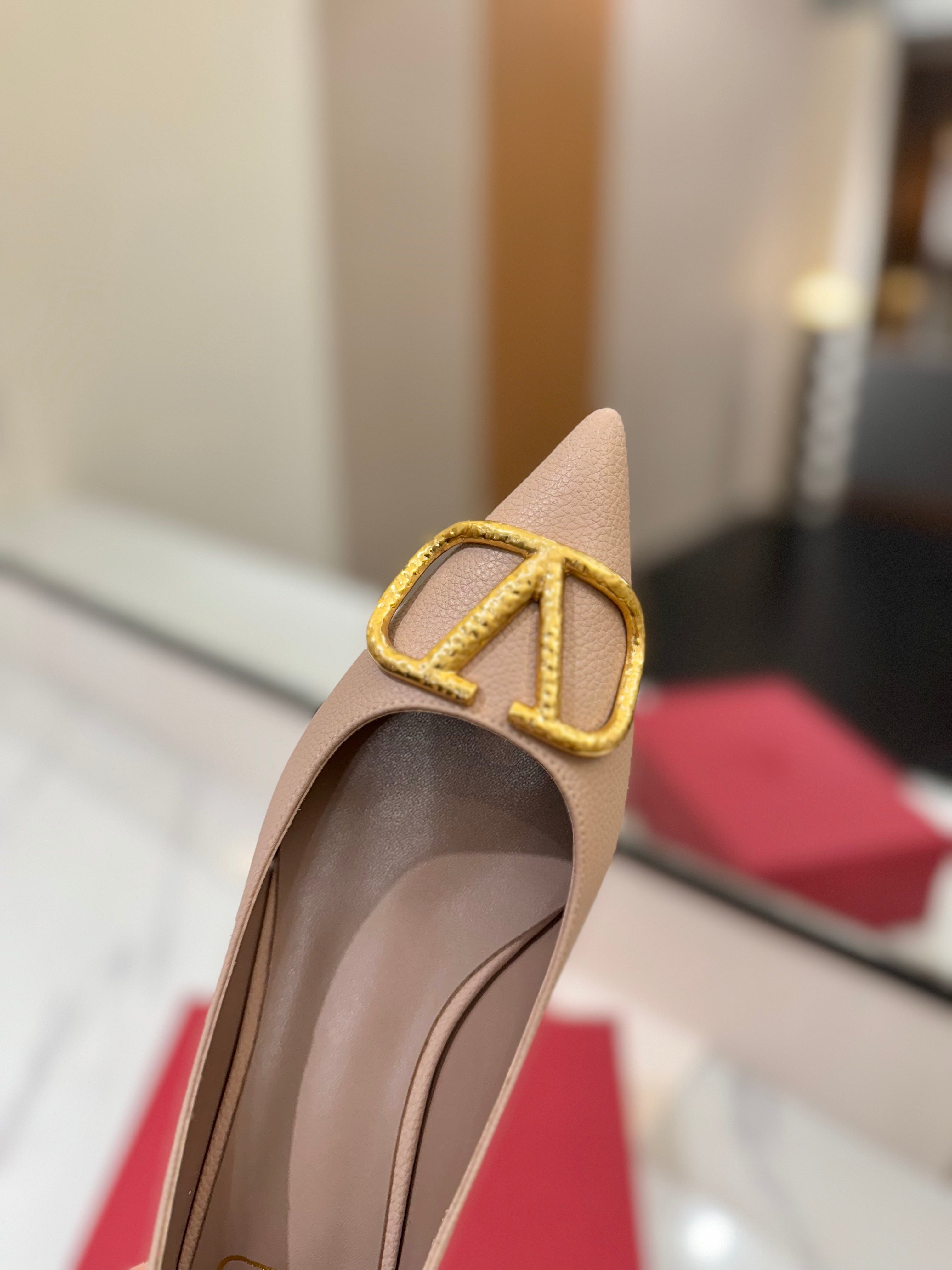 VALENTINO 26S BALLET FLATS IN NUDE GRAINED CALFSKIN WITH GOLD HARDWARE