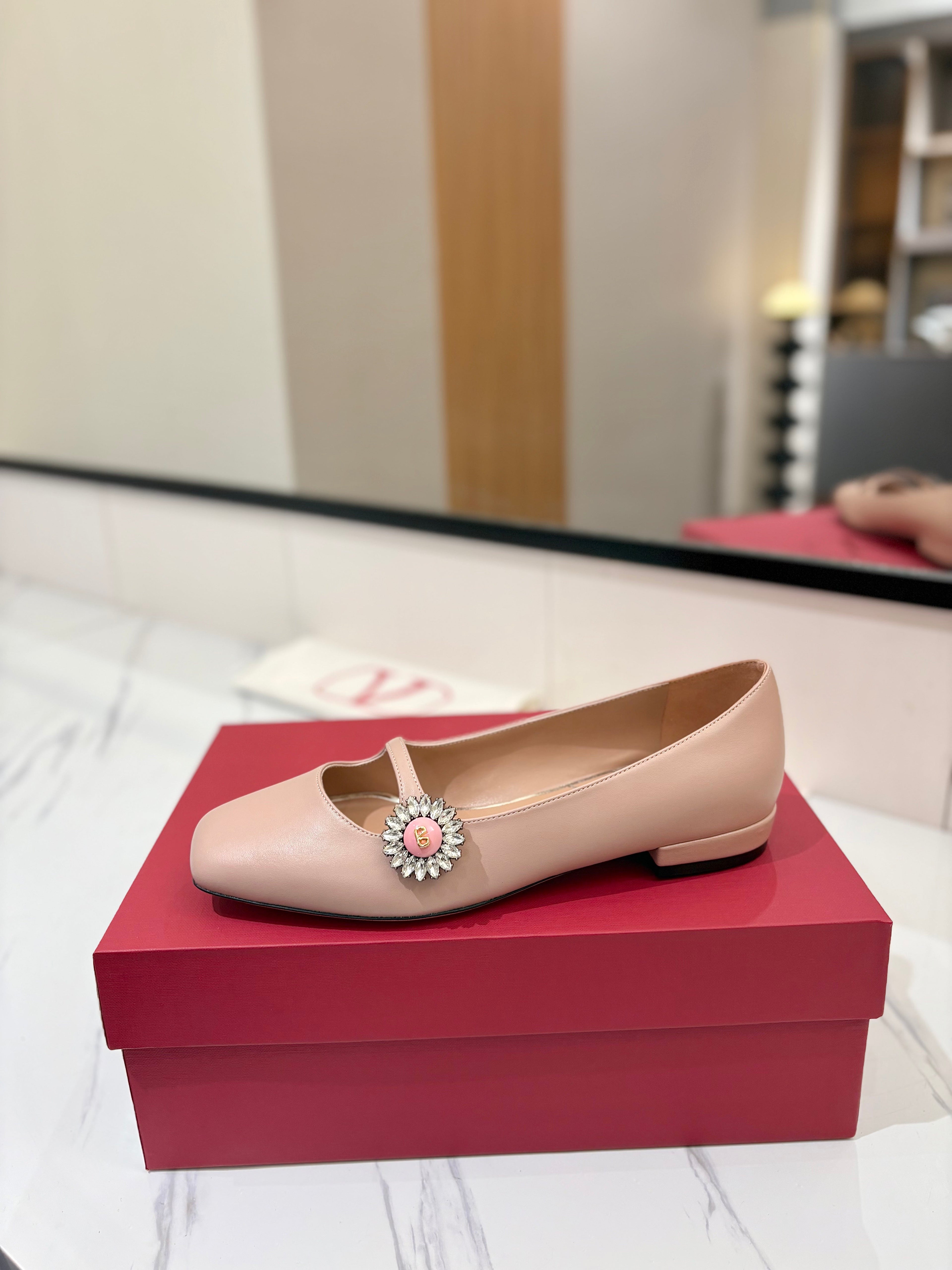 VALENTINO 26S MARY JANE FLATS IN NUDE PINK CALFSKIN WITH CRYSTAL FLOWER