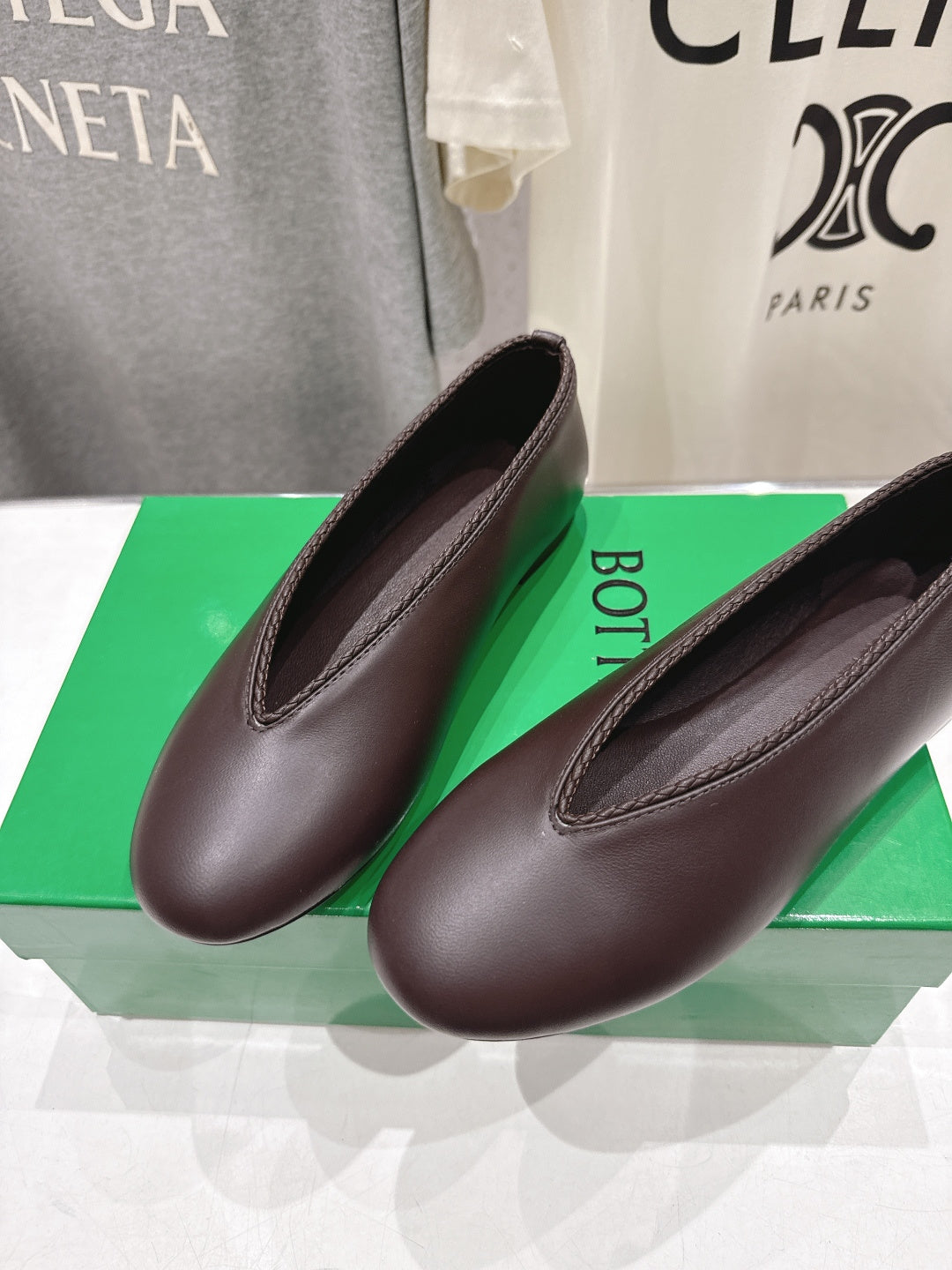 BOTTEGA VENETA 26S BALLET FLATS IN DARK BROWN LAMBSKIN