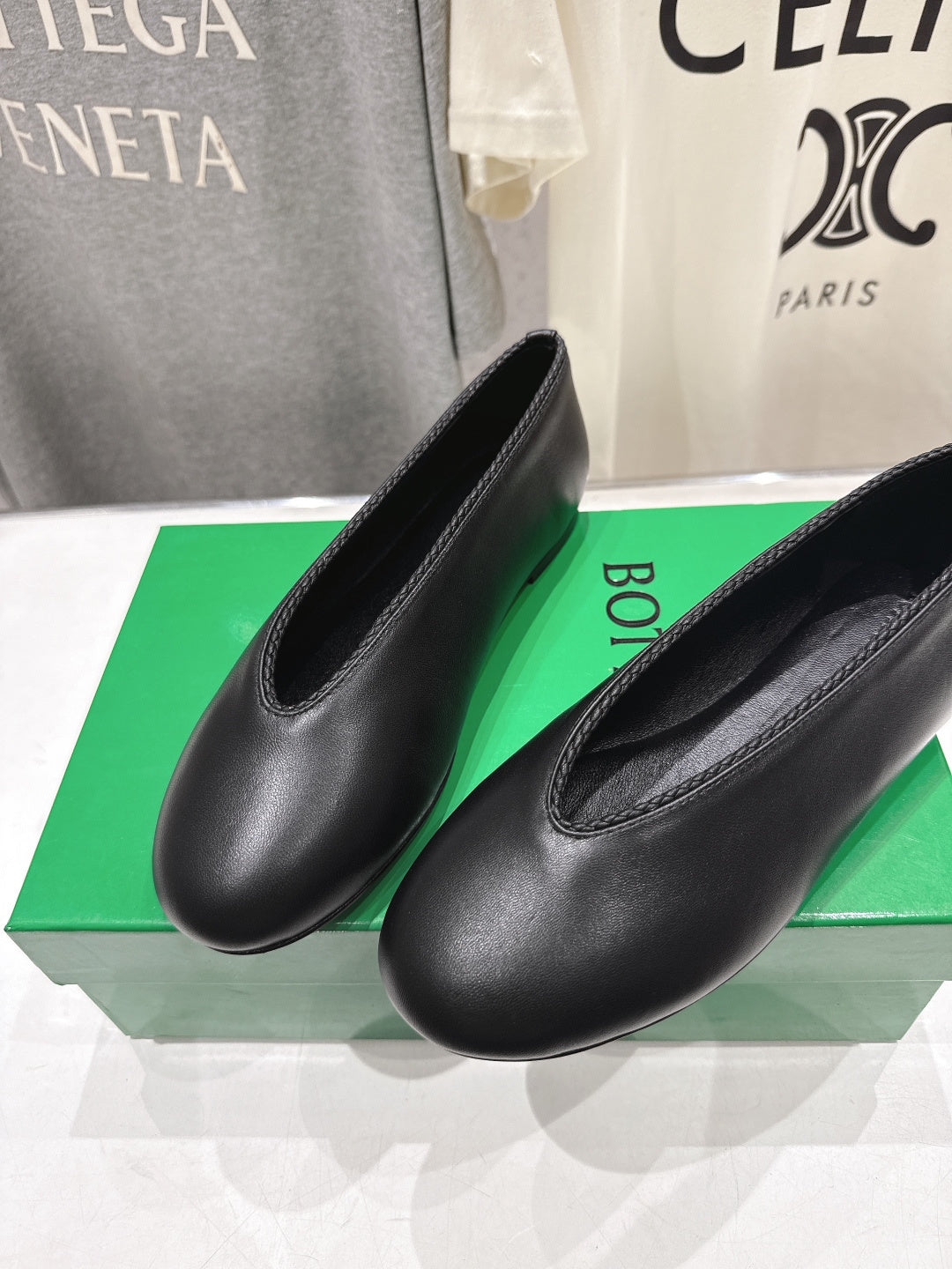 BOTTEGA VENETA 26S BALLET FLATS IN BLACK LAMBSKIN