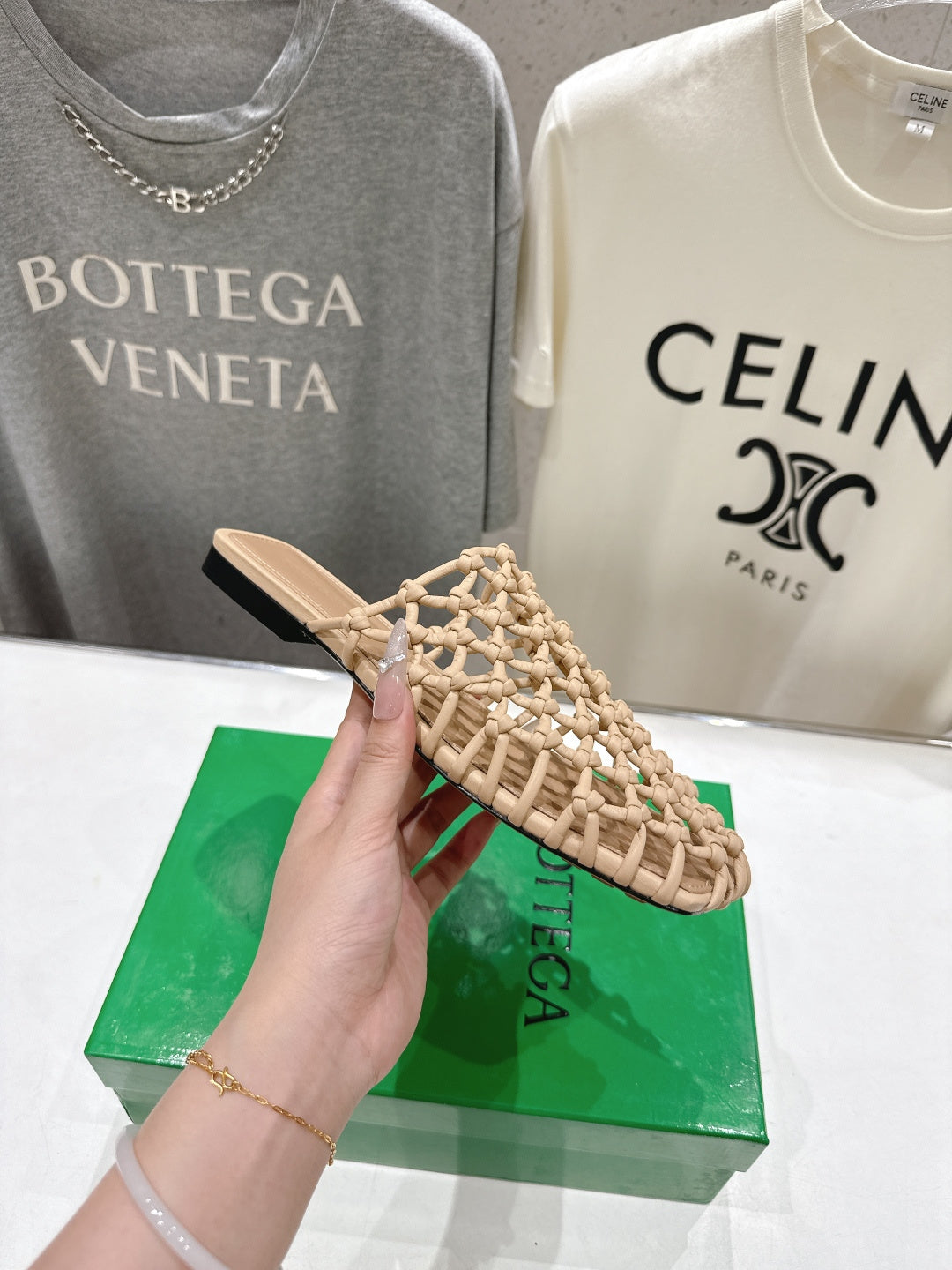 BOTTEGA VENETA 26S WOVEN MULES IN BEIGE LAMBSKIN