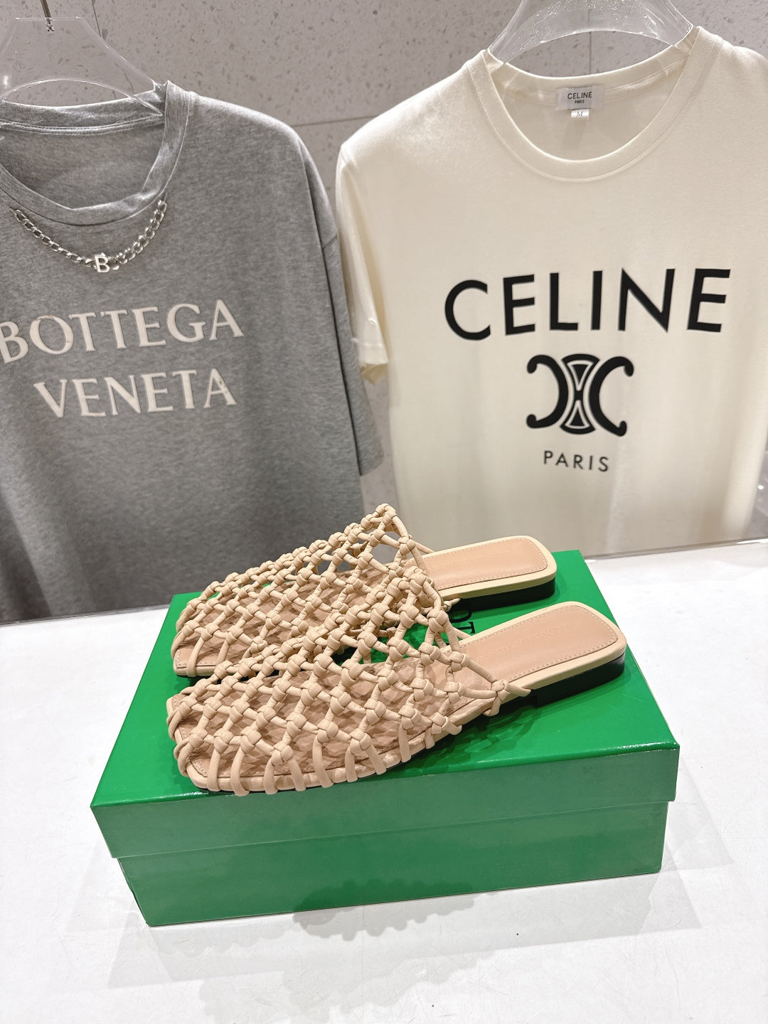 BOTTEGA VENETA 26S WOVEN MULES IN BEIGE LAMBSKIN