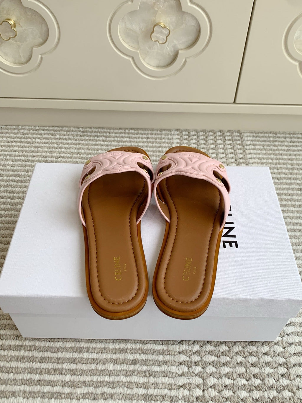 CELINE 26S TRIOMPHE SLIDE SANDALS IN LIGHT PINK CALFSKIN WITH TAN BROWN FOOTBED