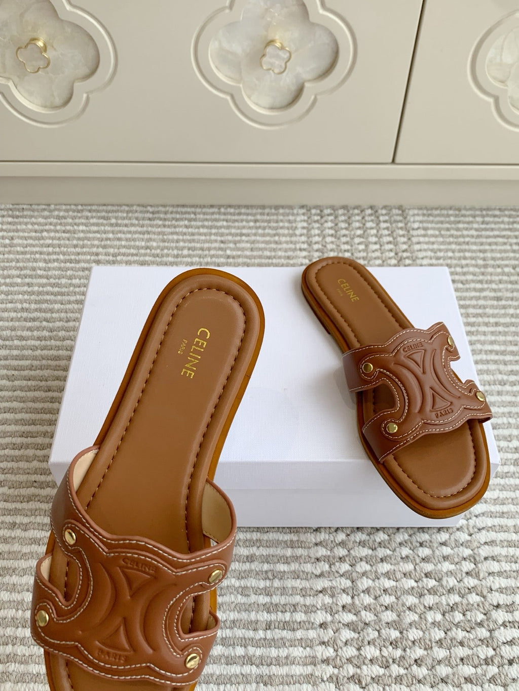 CELINE 26S TRIOMPHE SLIDE SANDALS IN TAN BROWN CALFSKIN