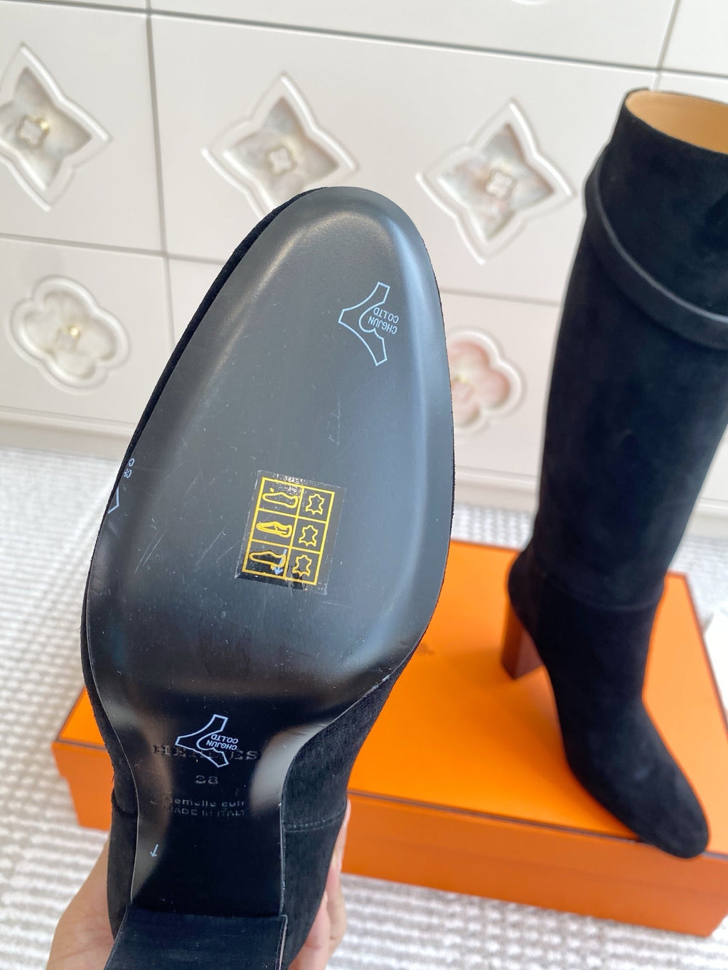 HM 25S TALL BOOTS 90 MM IN BLACK SUEDE