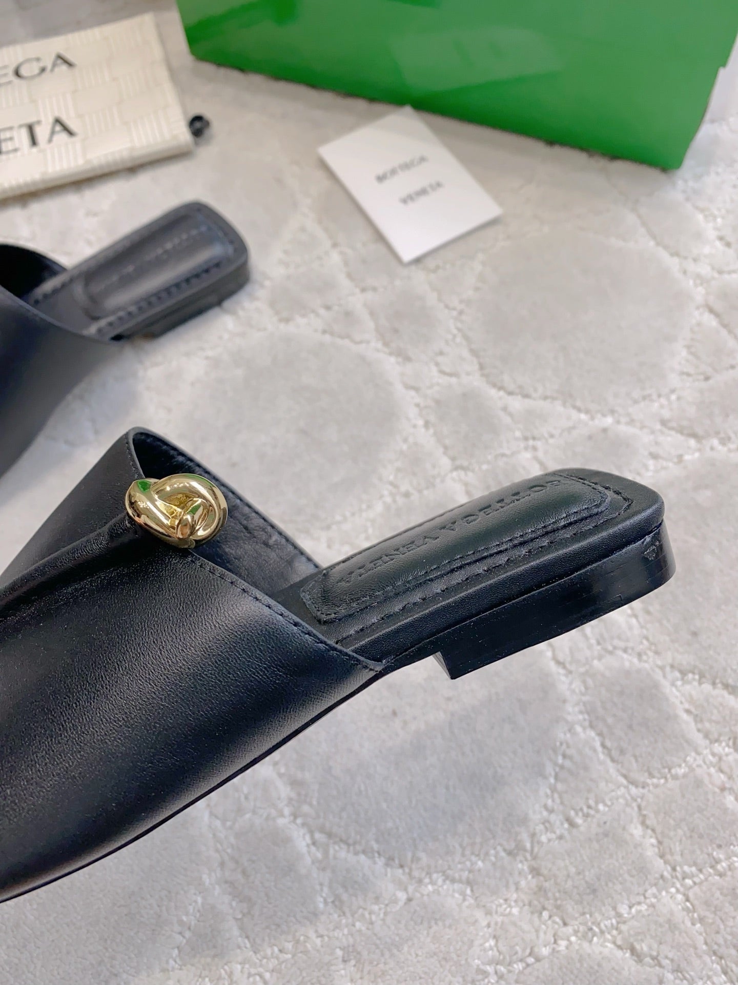 BOTTEGA VENETA 26S FLAT THONG SANDALS IN BLACK LAMBSKIN