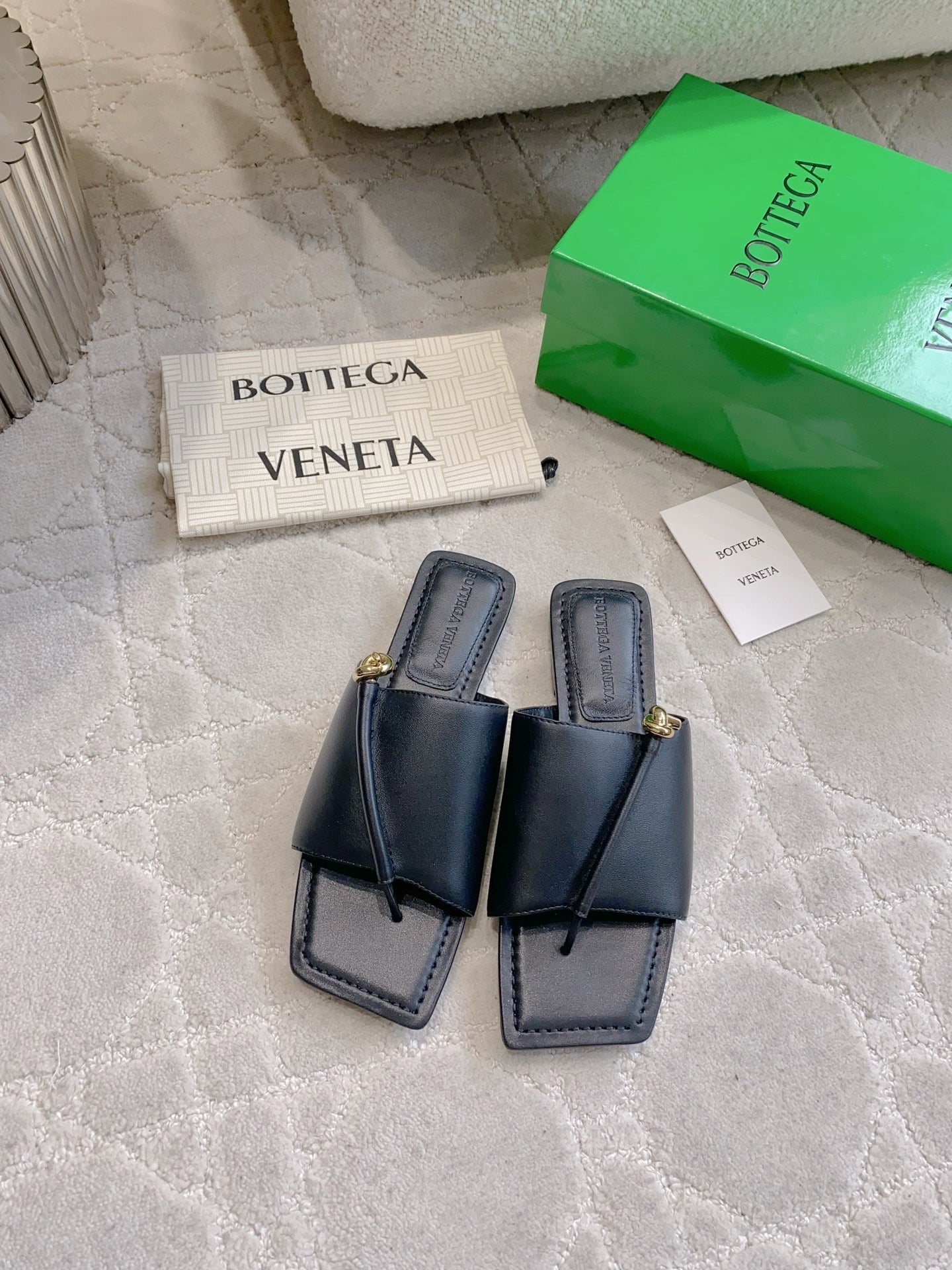 BOTTEGA VENETA 26S FLAT THONG SANDALS IN BLACK LAMBSKIN