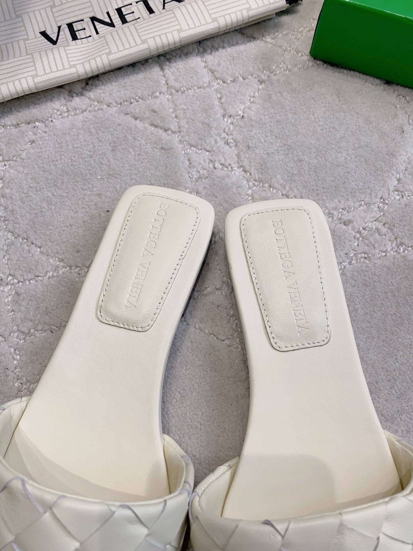 BOTTEGA VENETA 26S SQUARE-TOE SLIDE SANDALS IN CHALK WHITE LAMBSKIN