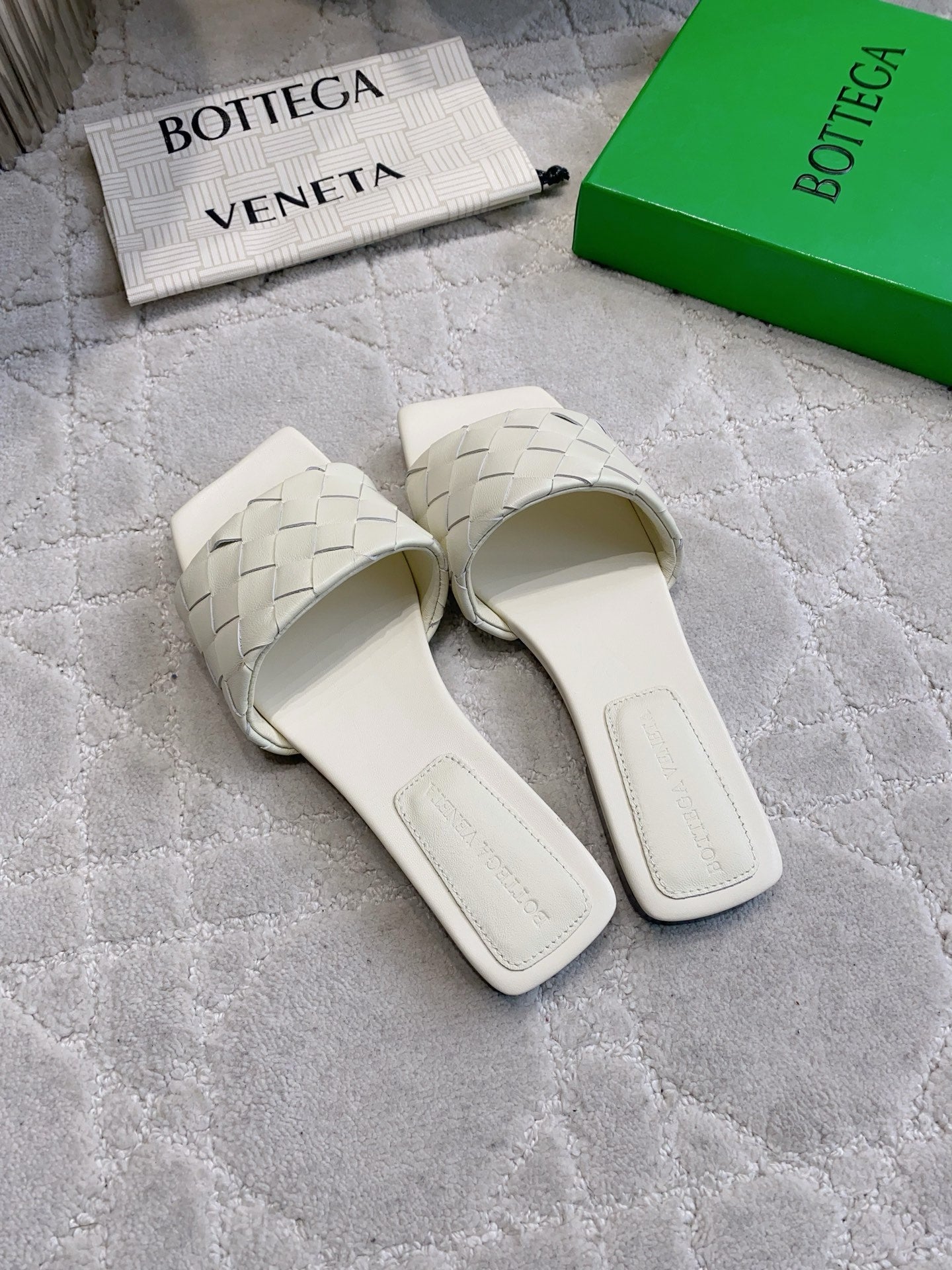 BOTTEGA VENETA 26S SQUARE-TOE SLIDE SANDALS IN CHALK WHITE LAMBSKIN