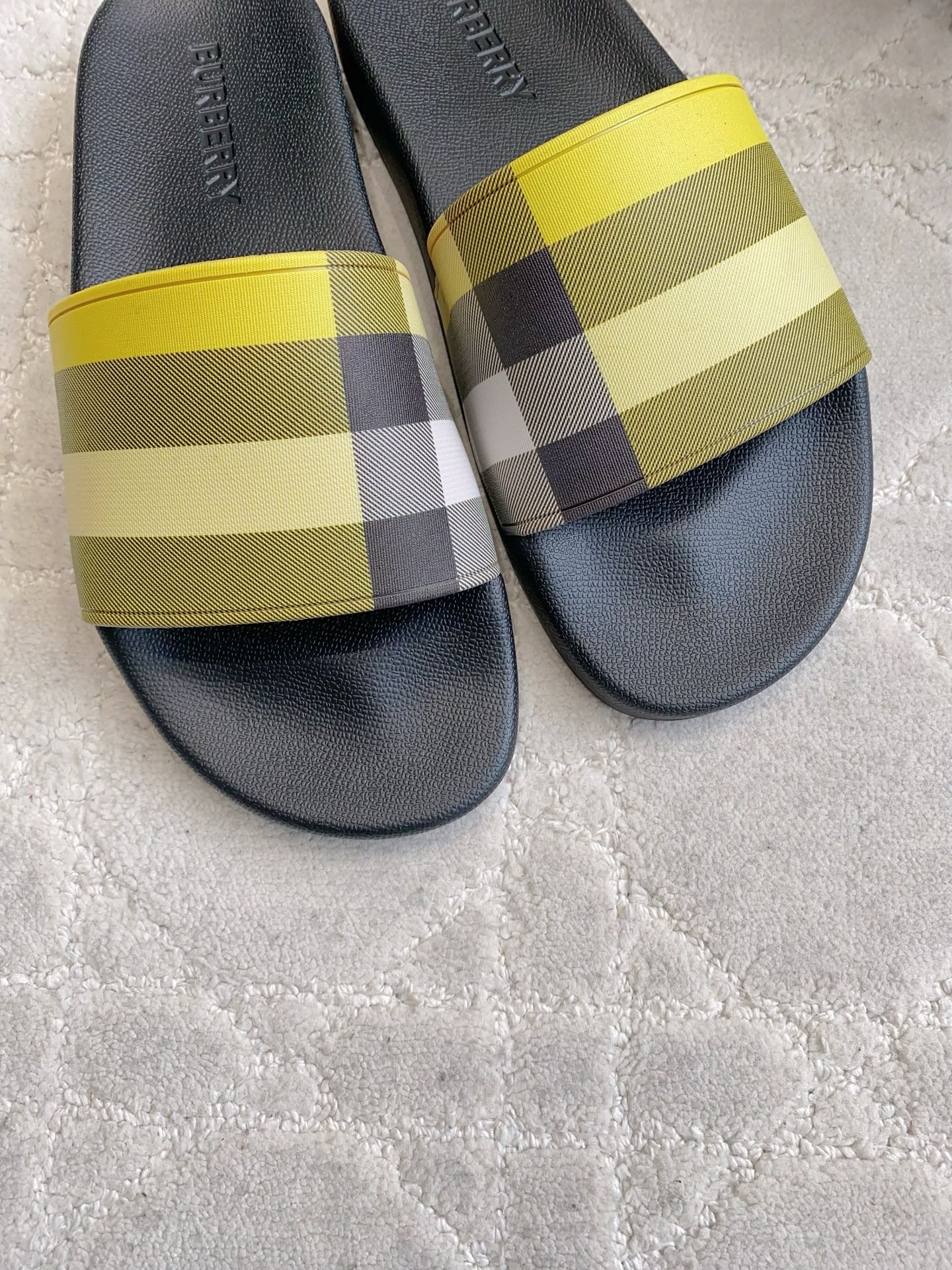 BURBERRY 26S CHECK RUBBER SLIDES IN LIME YELLOW CHECK CALFSKIN