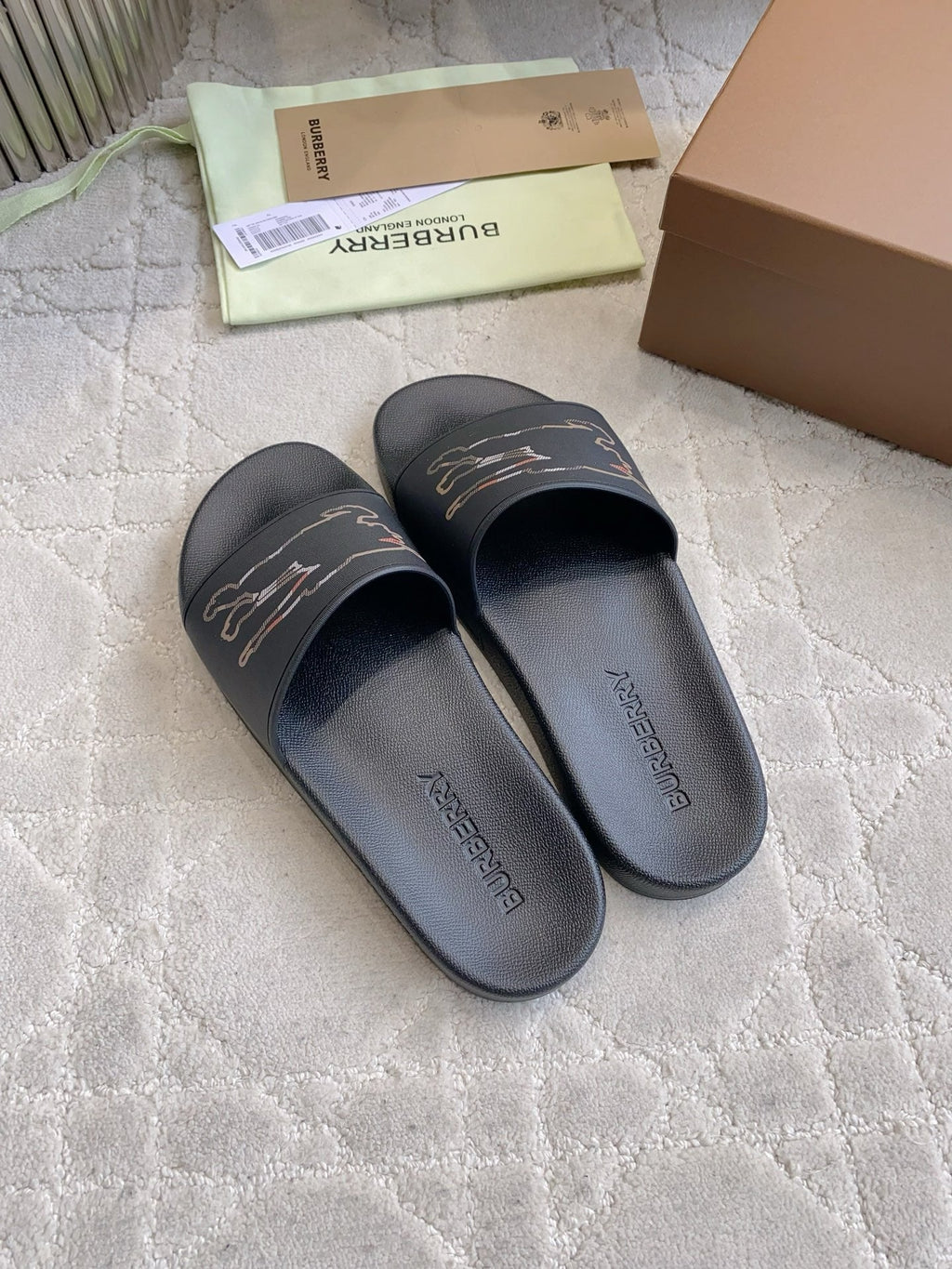 BURBERRY 26S EQUESTRIAN KNIGHT RUBBER SLIDES IN BLACK CALFSKIN