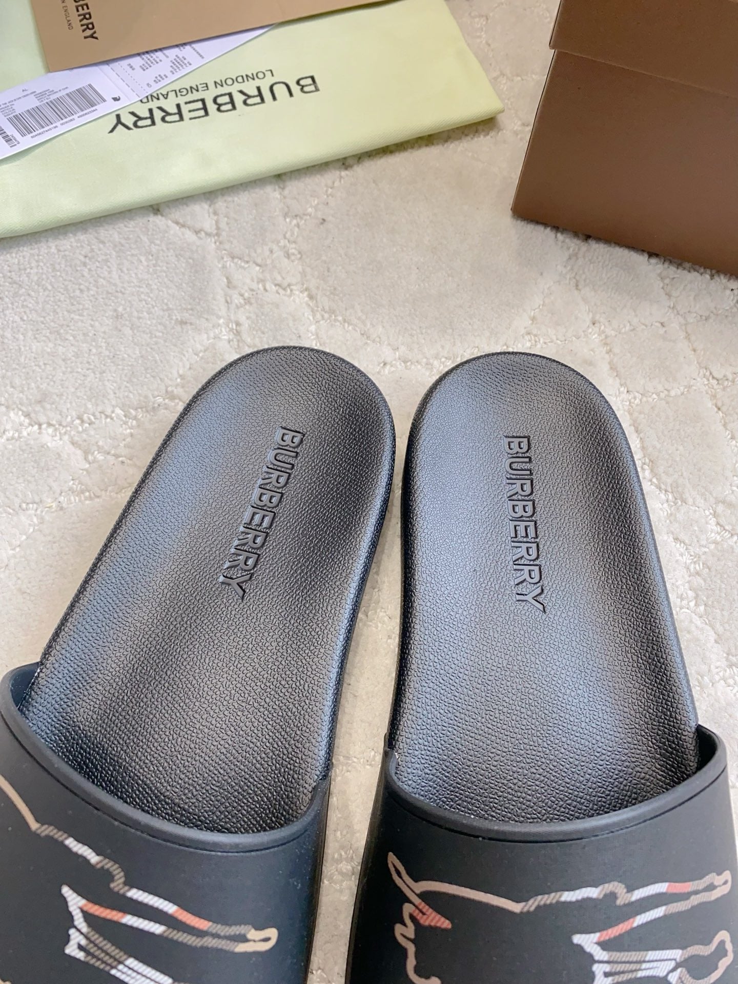 BURBERRY 26S EQUESTRIAN KNIGHT RUBBER SLIDES IN BLACK CALFSKIN