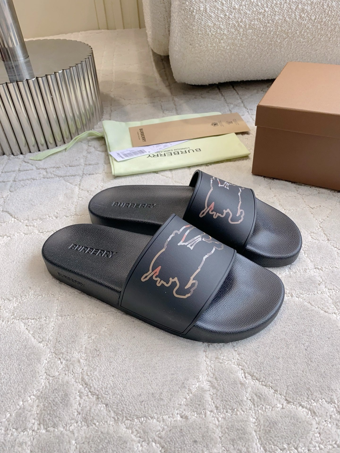 BURBERRY 26S EQUESTRIAN KNIGHT RUBBER SLIDES IN BLACK CALFSKIN
