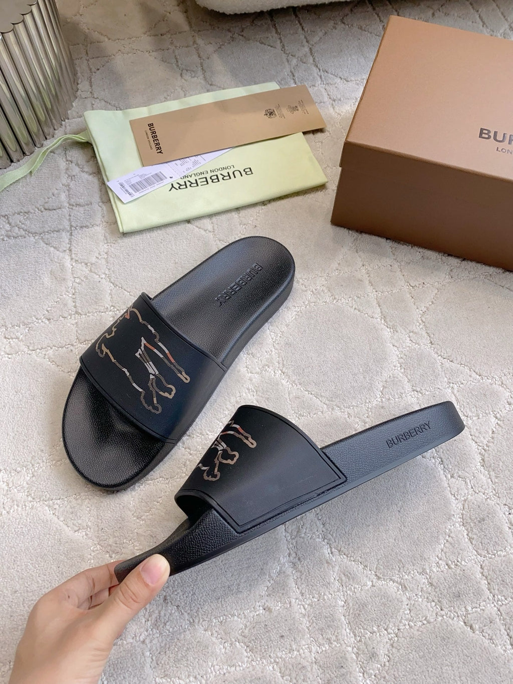 BURBERRY 26S EQUESTRIAN KNIGHT RUBBER SLIDES IN BLACK CALFSKIN