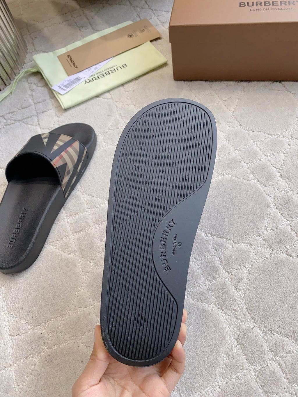 BURBERRY 26S CHECK PRINT RUBBER SLIDES IN BLACK BEIGE CALFSKIN