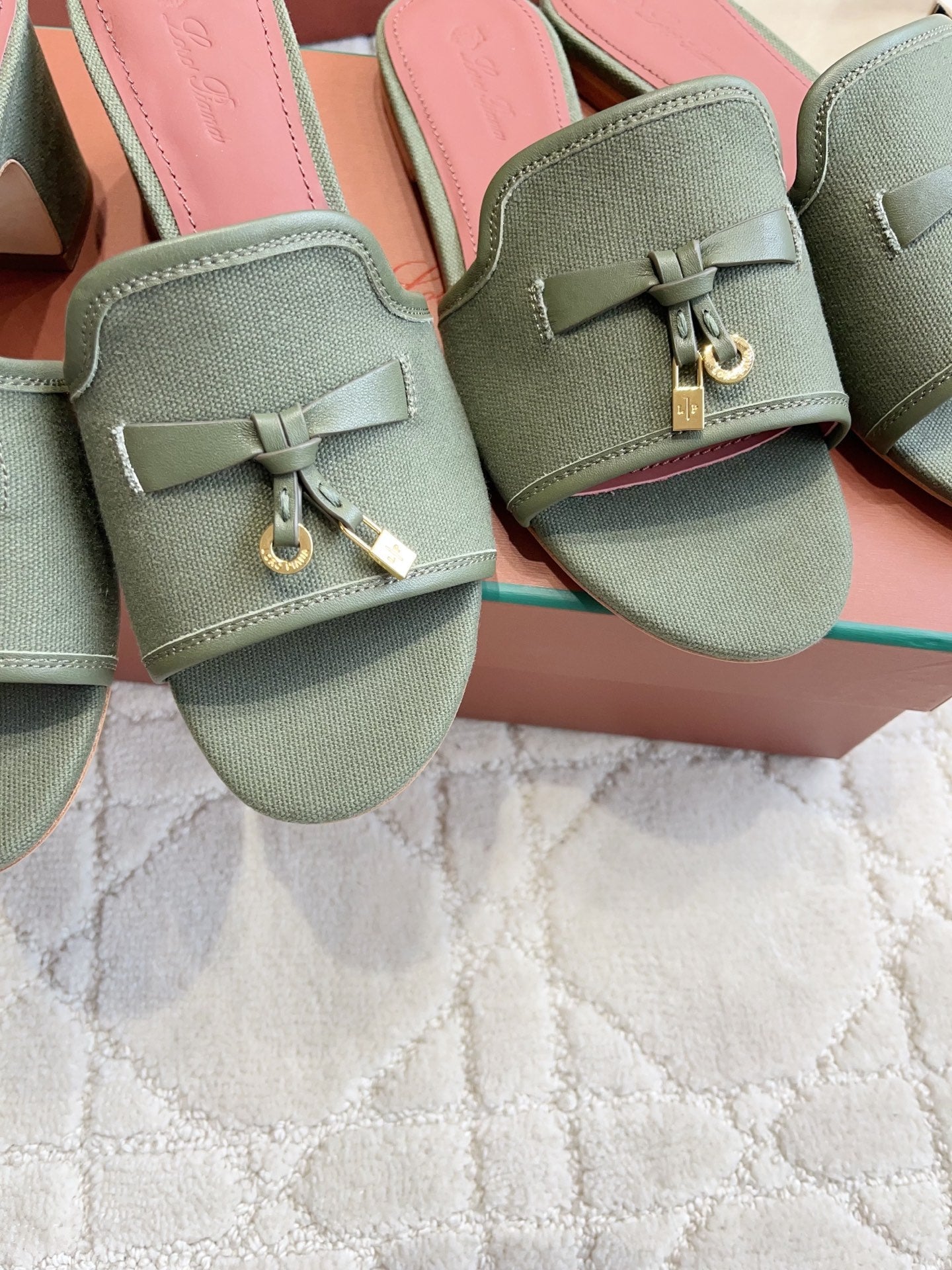LP 26S HIGH HEEL SANDALS IN LIGHT OLIVE GREEN CANVAS AND CALFSKIN
