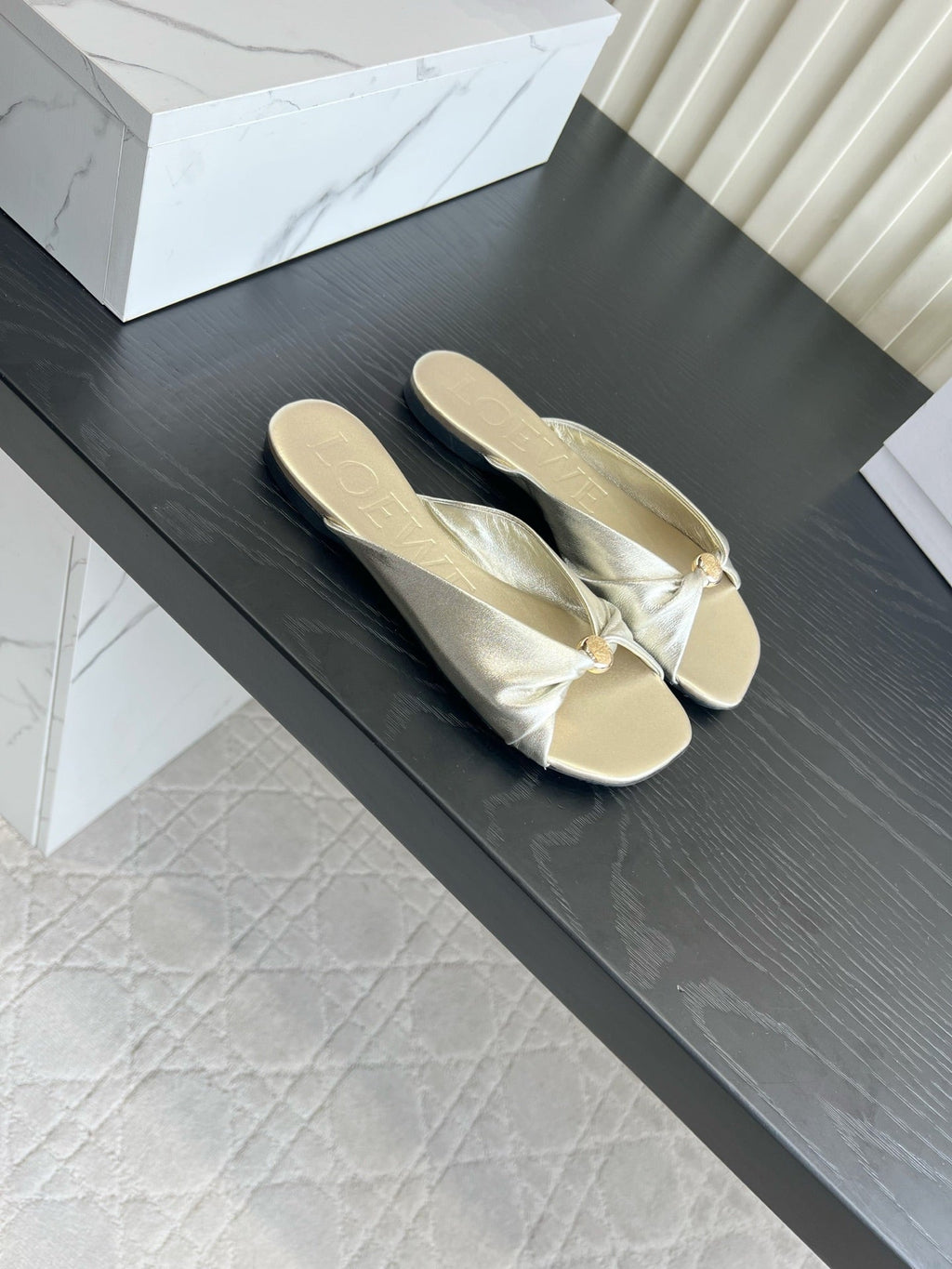 LOEWE 26S SANDALS IN SILVER LAMBSKIN