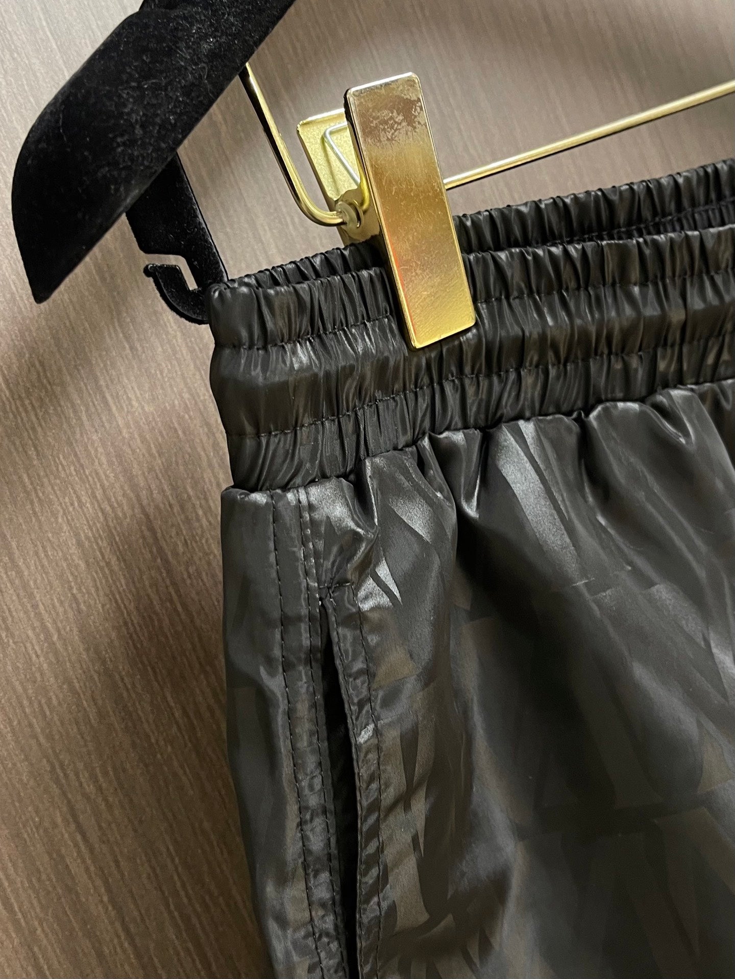 MONCLER 26S SHORTS 580