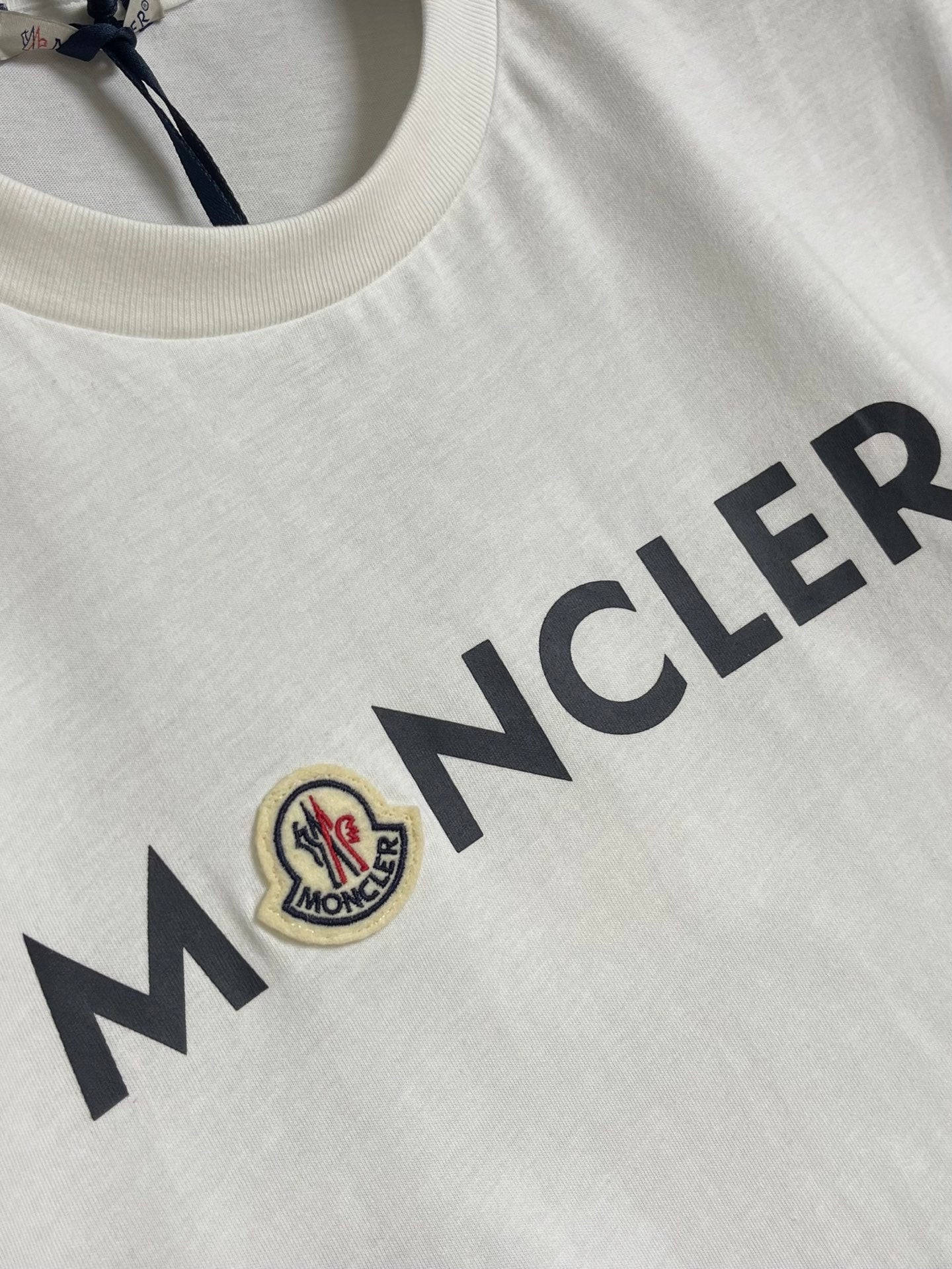 MONCLER 26S SHORT-SLEEVE T-SHIRT 688