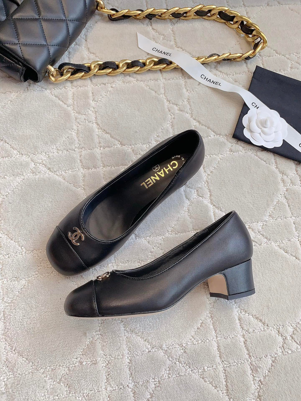 PUMP ROUNG TOE IN BLACK SHEEPSKIN