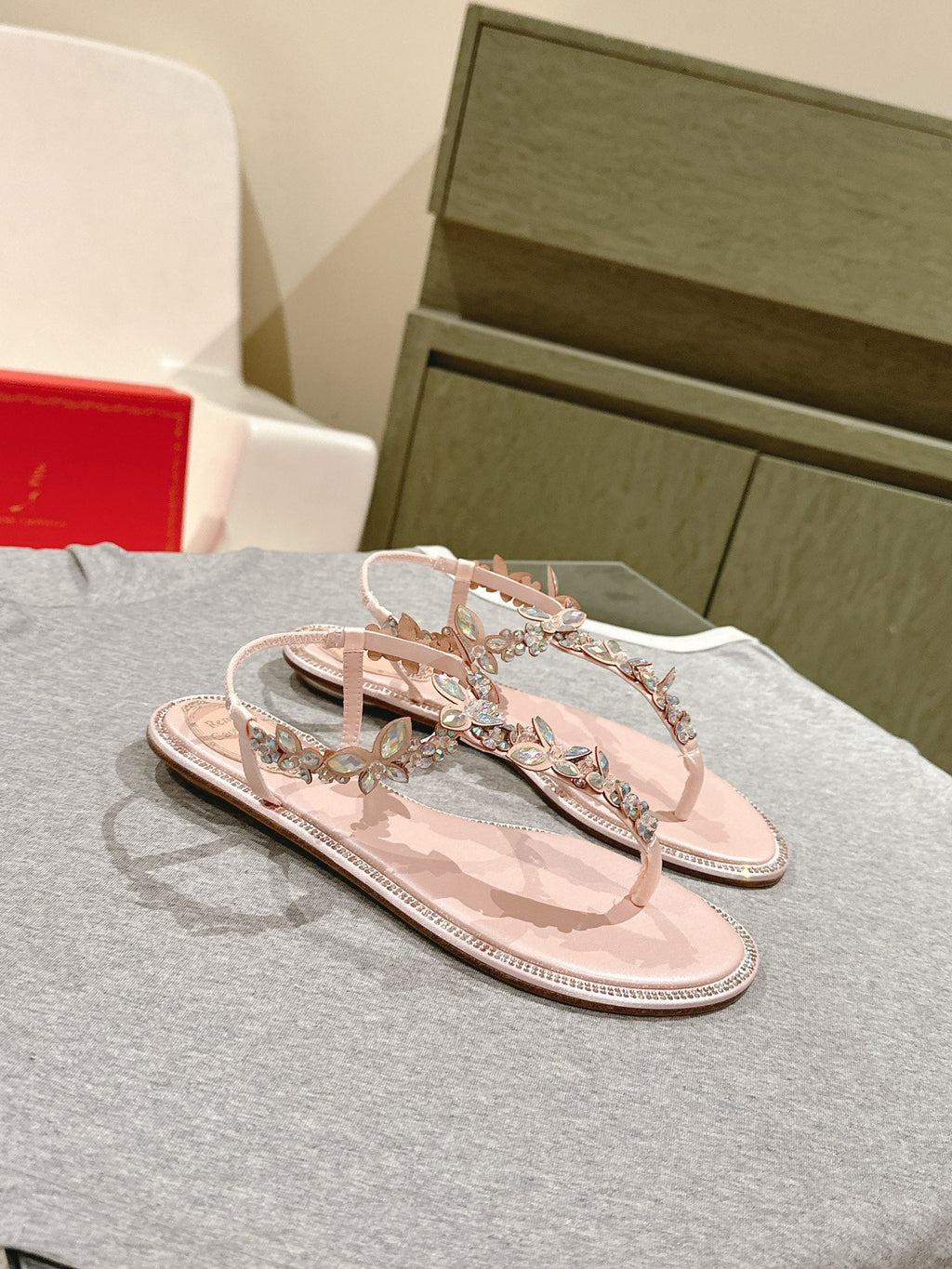 RENE CAOVILLA 26S THONG SANDALS IN NUDE PINK LAMBSKIN WITH CRYSTAL